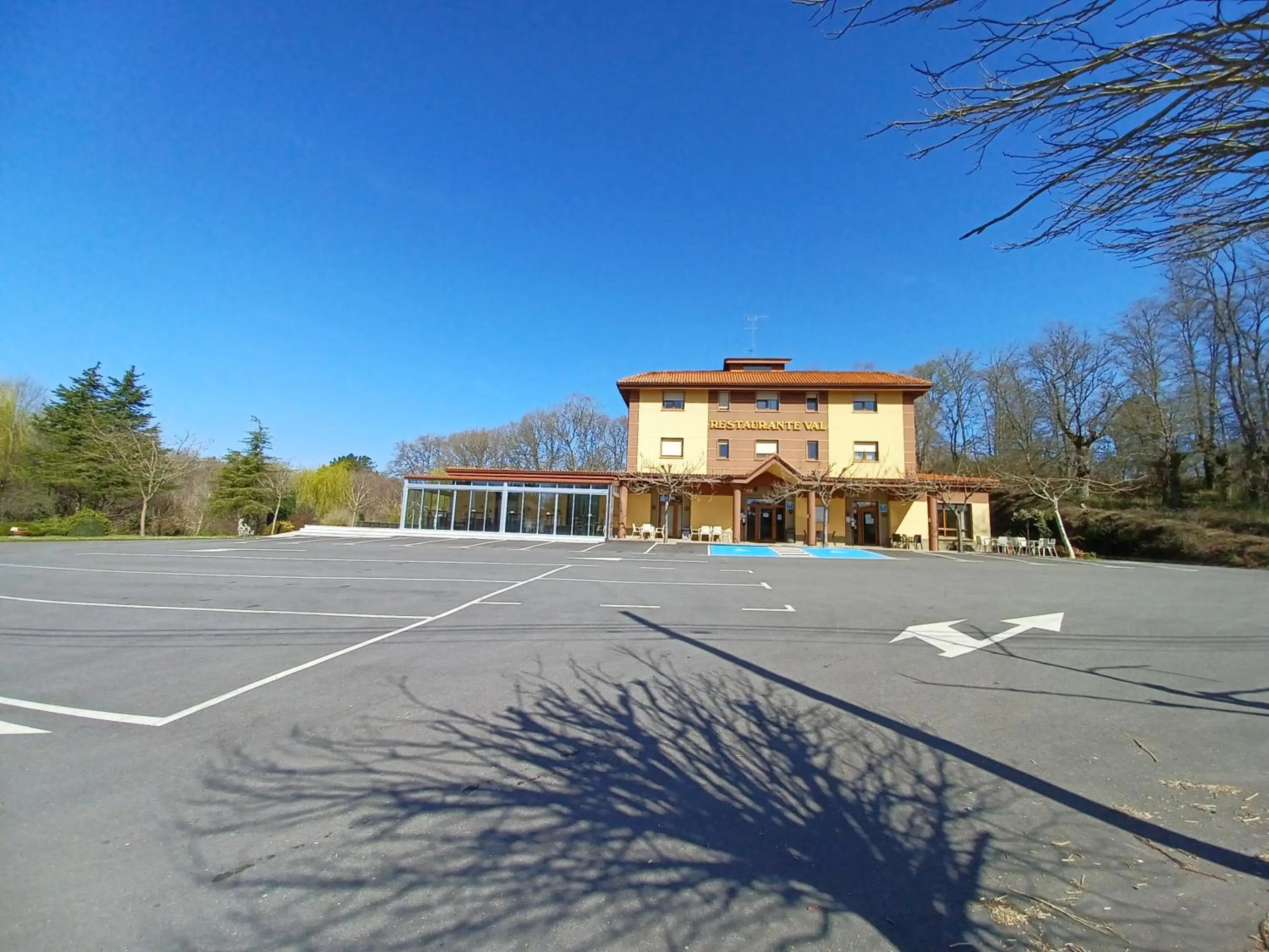 Property building in Hotel Restaurante Val