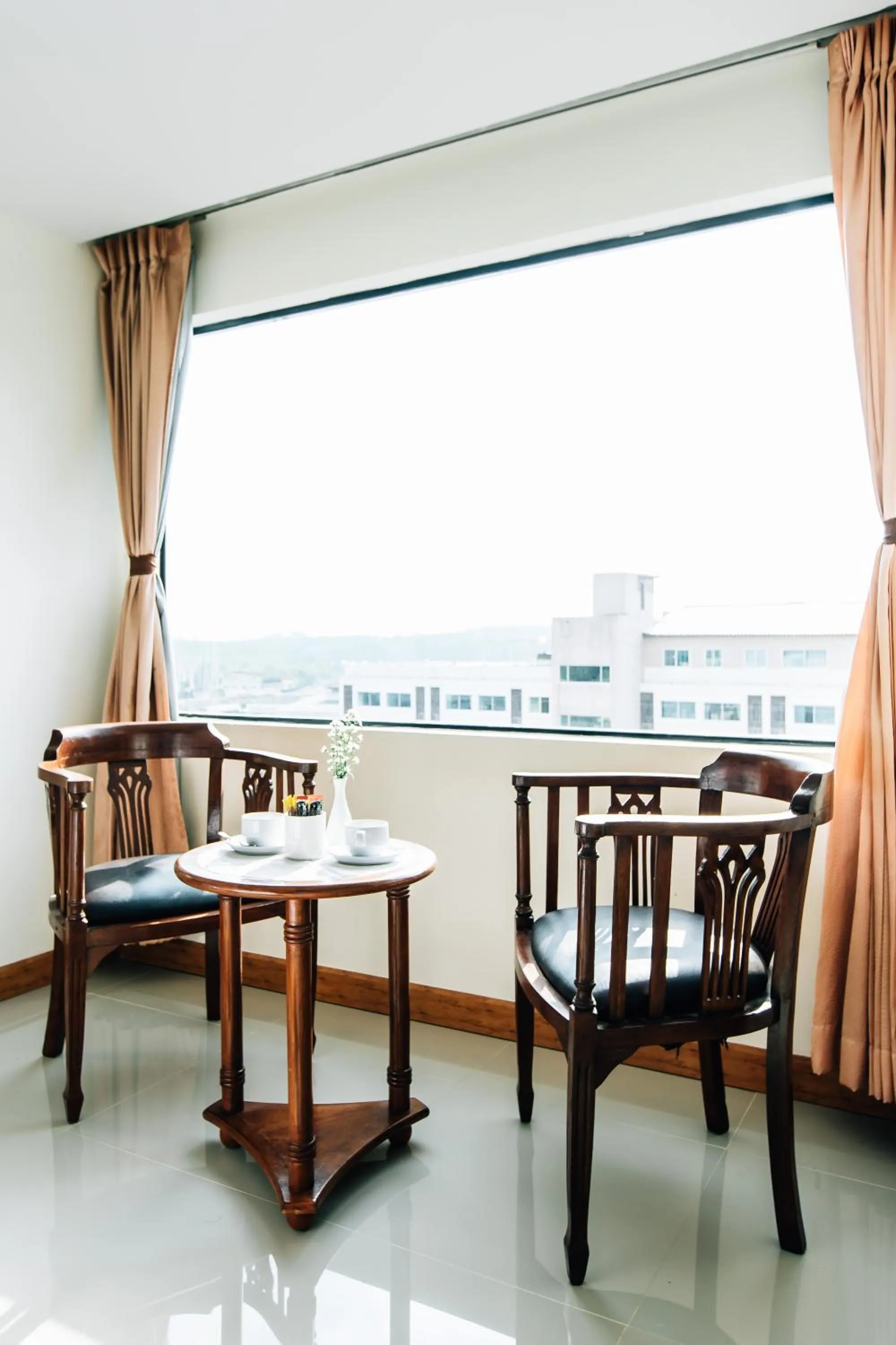 Dining area in Sinkiat Thani Hotel