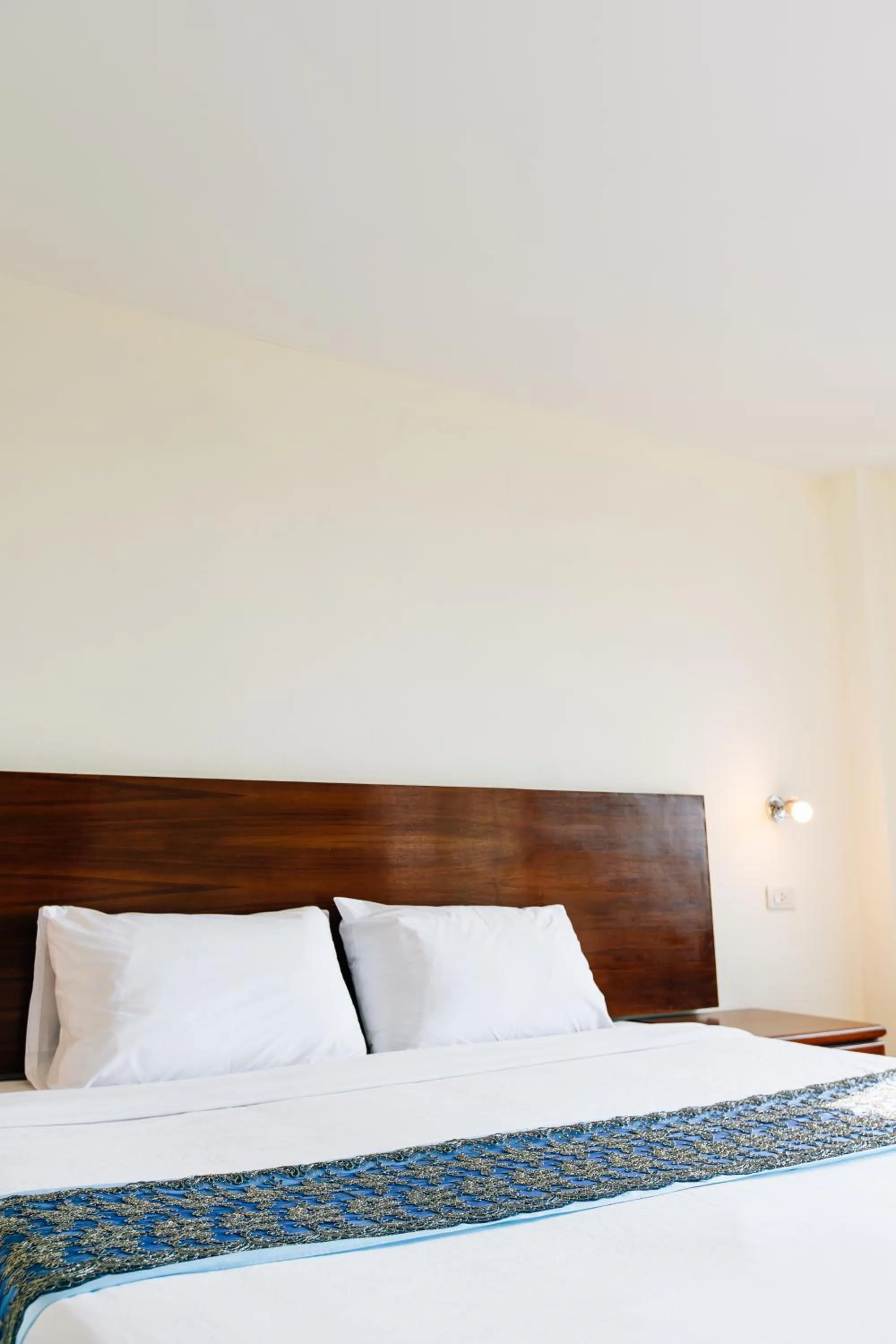 Bedroom, Bed in Sinkiat Thani Hotel