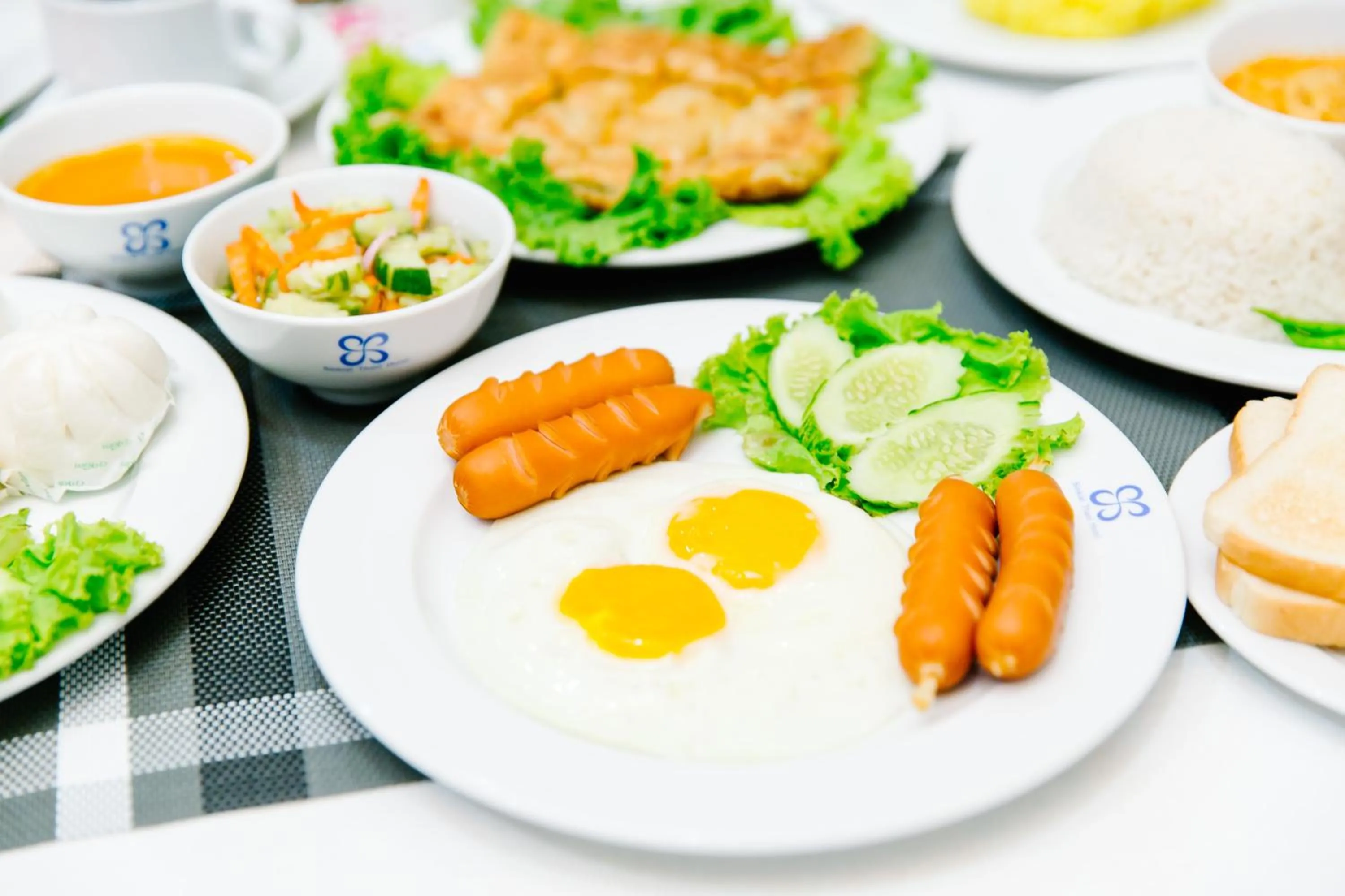 Food close-up in Sinkiat Thani Hotel