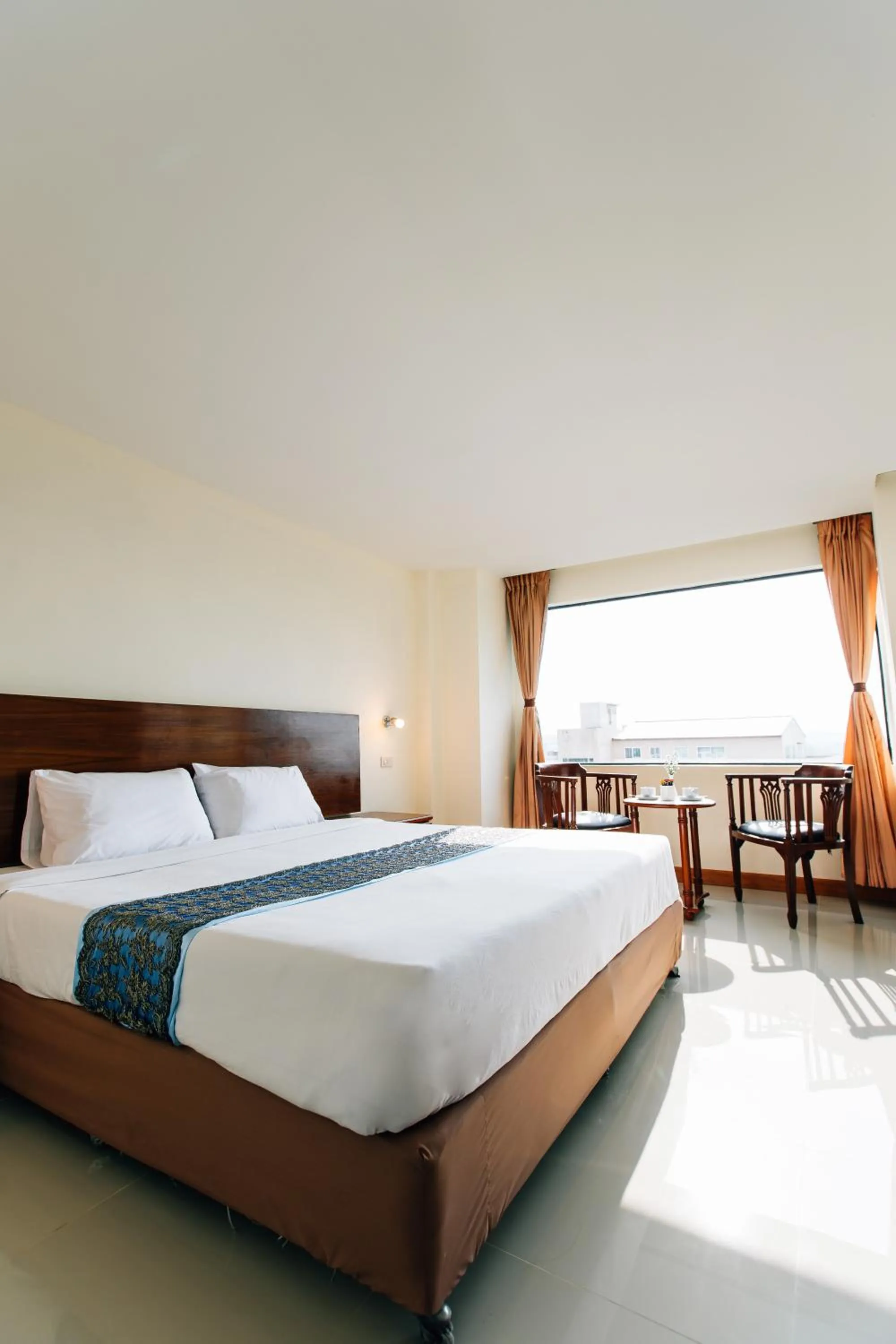 Bedroom, Bed in Sinkiat Thani Hotel