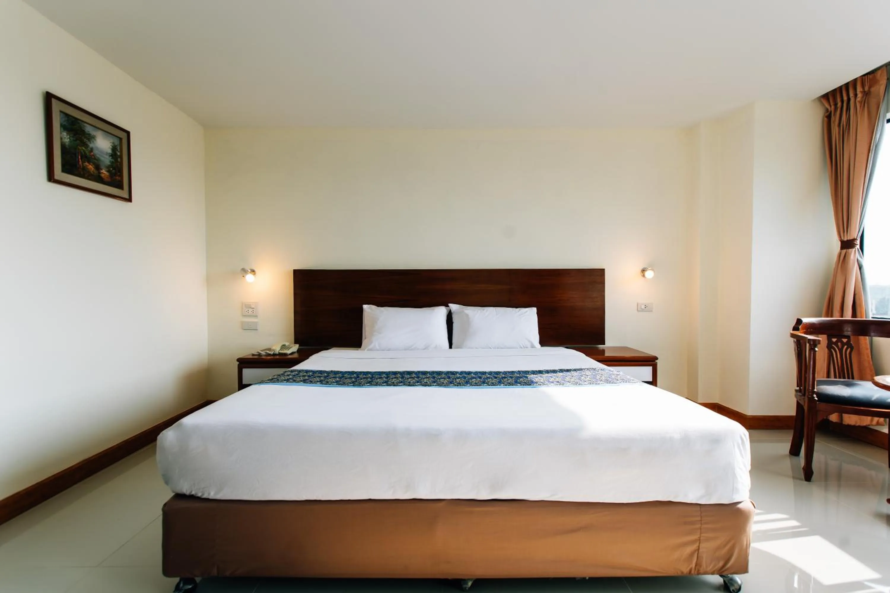 Bedroom, Bed in Sinkiat Thani Hotel