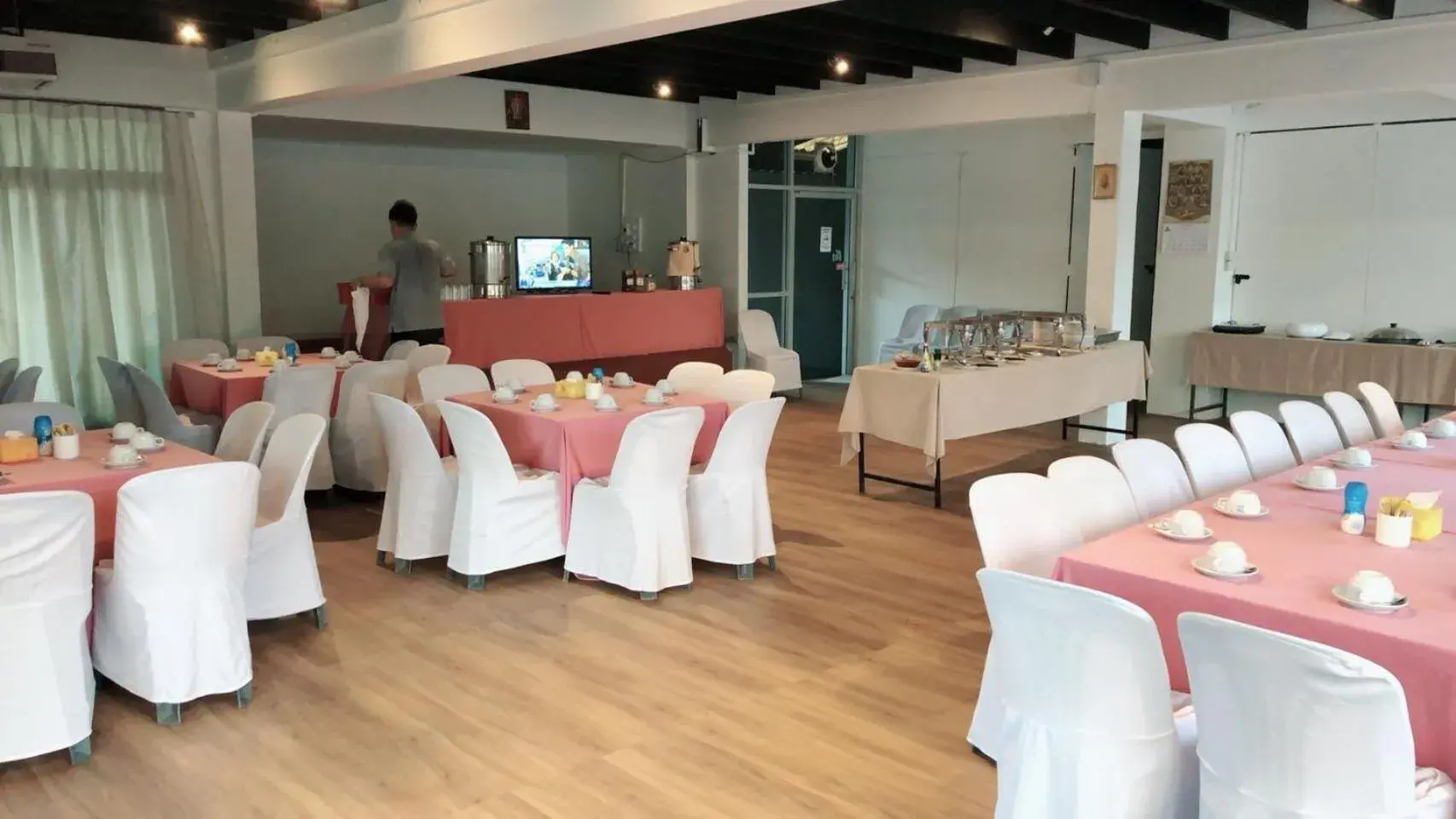 Restaurant/places to eat in Sinkiat Thani Hotel Restaurant/places to eat in Sinkiat Thani Hotel
