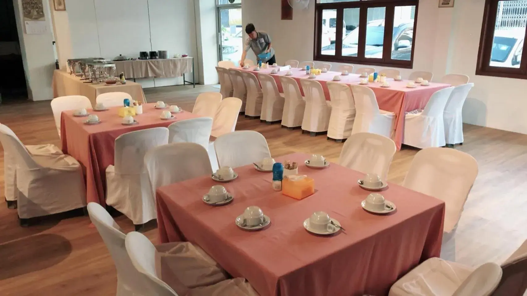 Restaurant/places to eat in Sinkiat Thani Hotel Restaurant/places to eat in Sinkiat Thani Hotel