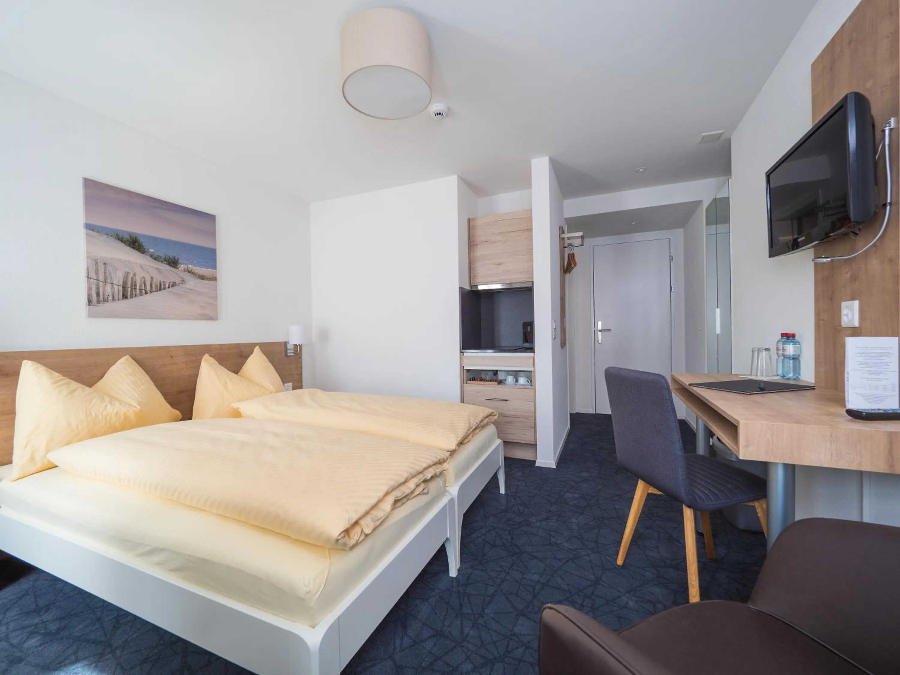 kitchen, Bed in Aparthotel Bären