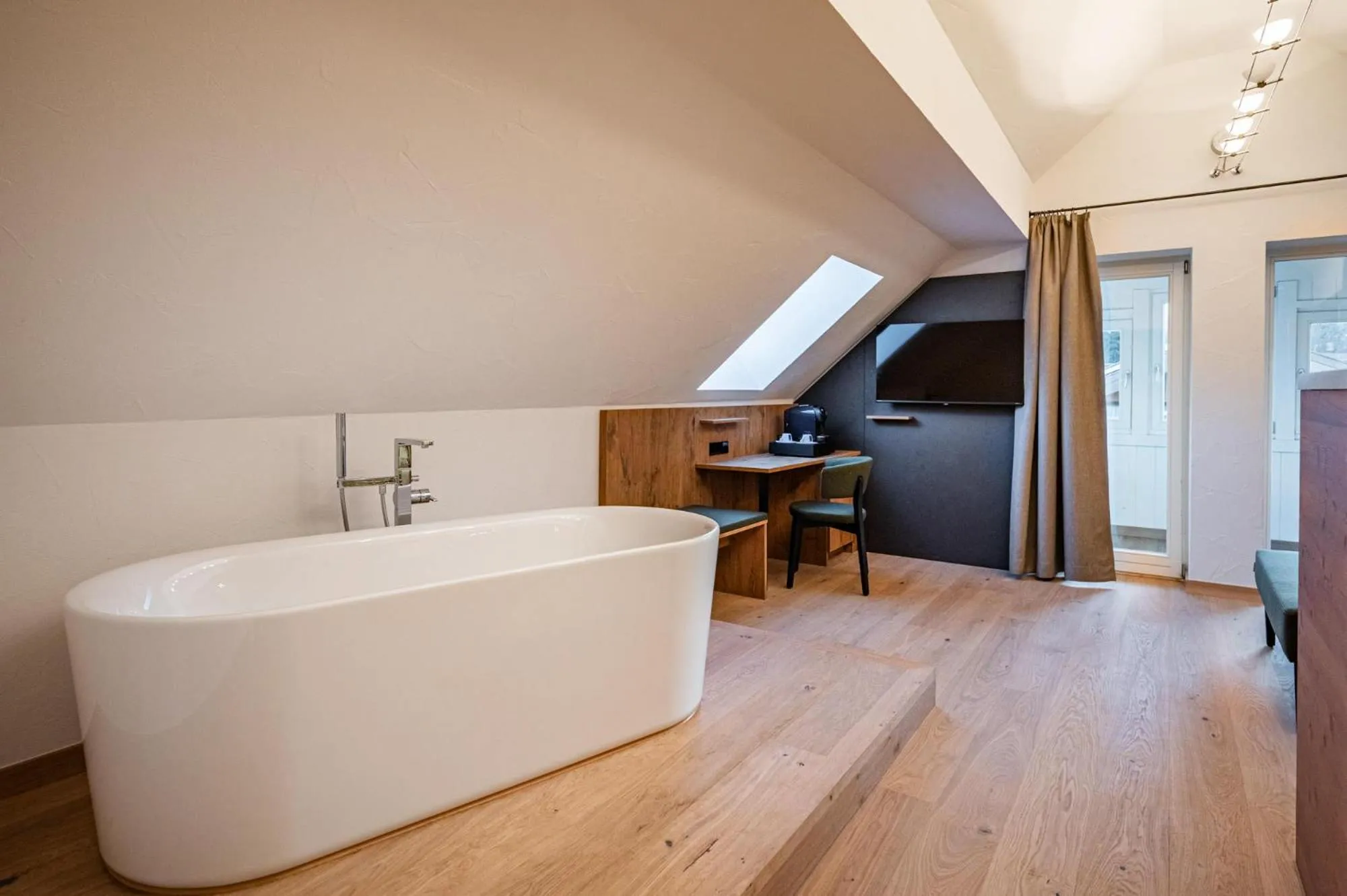 Open Air Bath in Alpin Lifestyle Hotel Löwen & Strauss