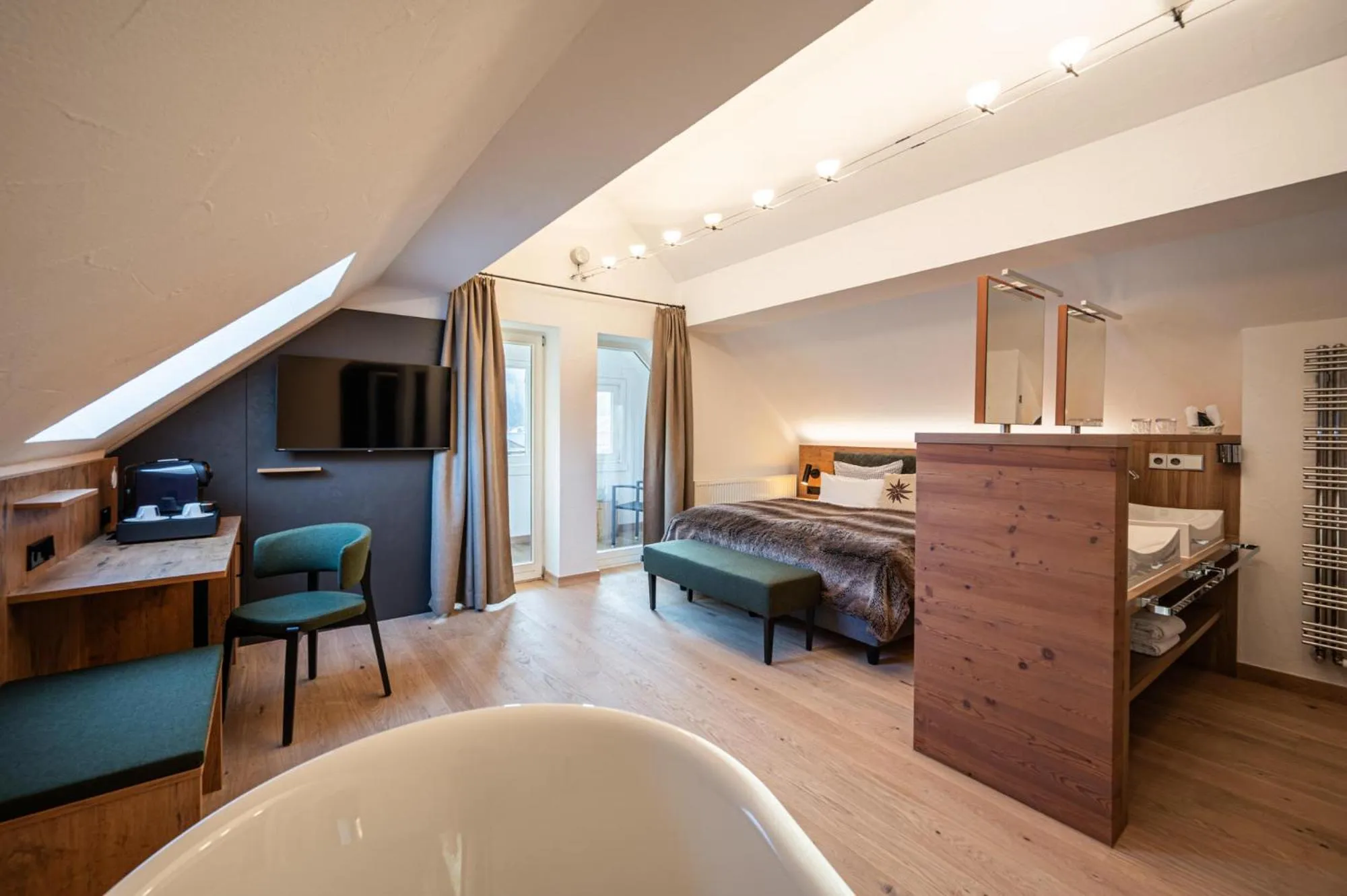 Photo of the whole room, Bed in Alpin Lifestyle Hotel Löwen & Strauss