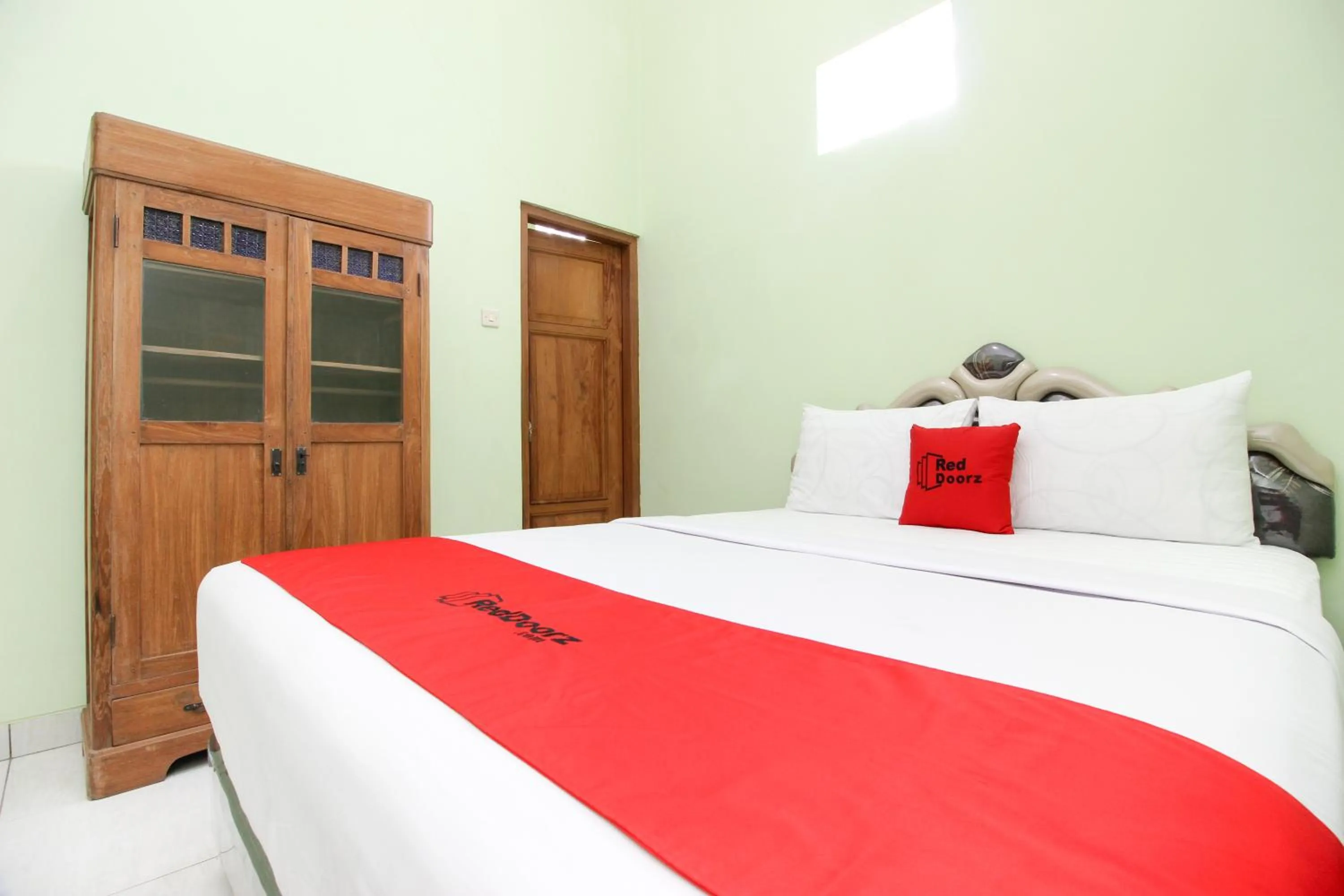 Bedroom in RedDoorz Plus near Taman Sari