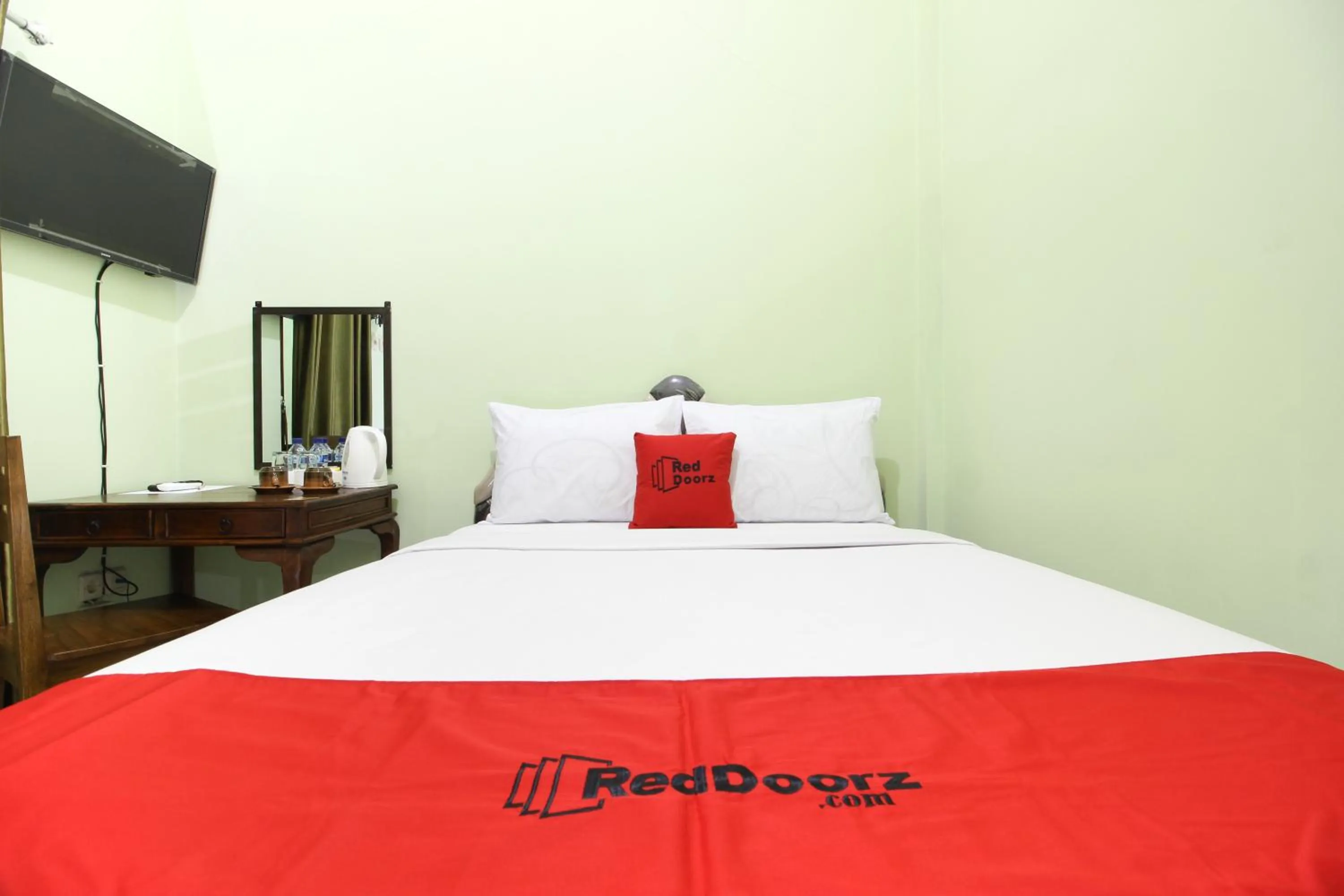 Bedroom in RedDoorz Plus near Taman Sari