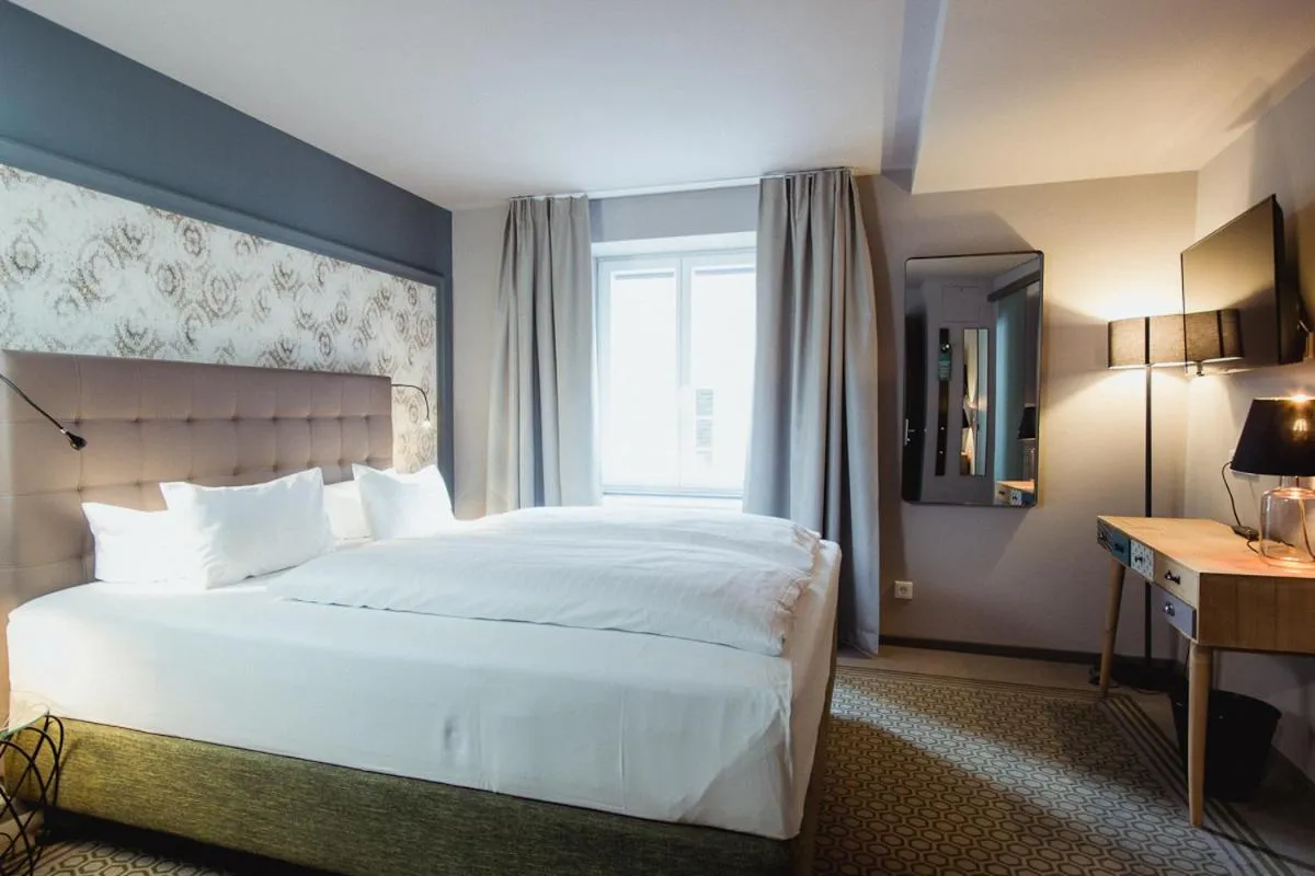 Bed in Hotel Goldene Traube - by Neugart