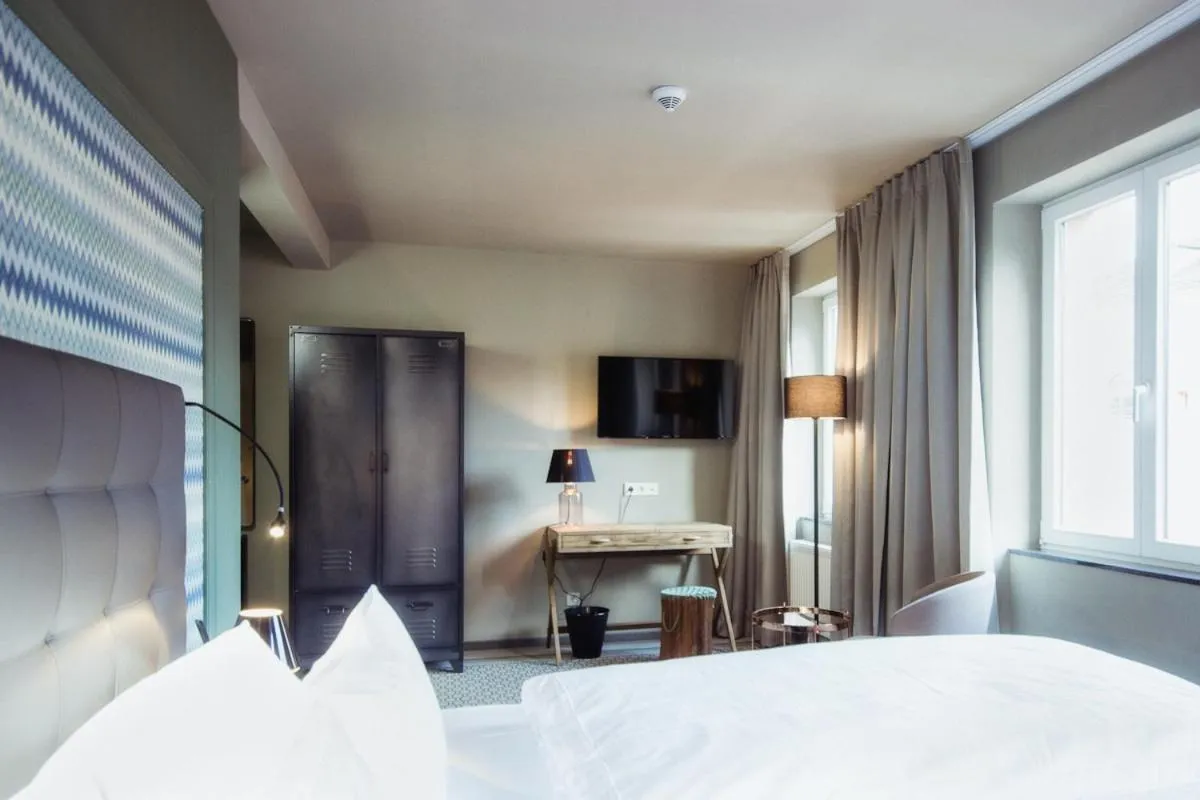 Bed in Hotel Goldene Traube - by Neugart