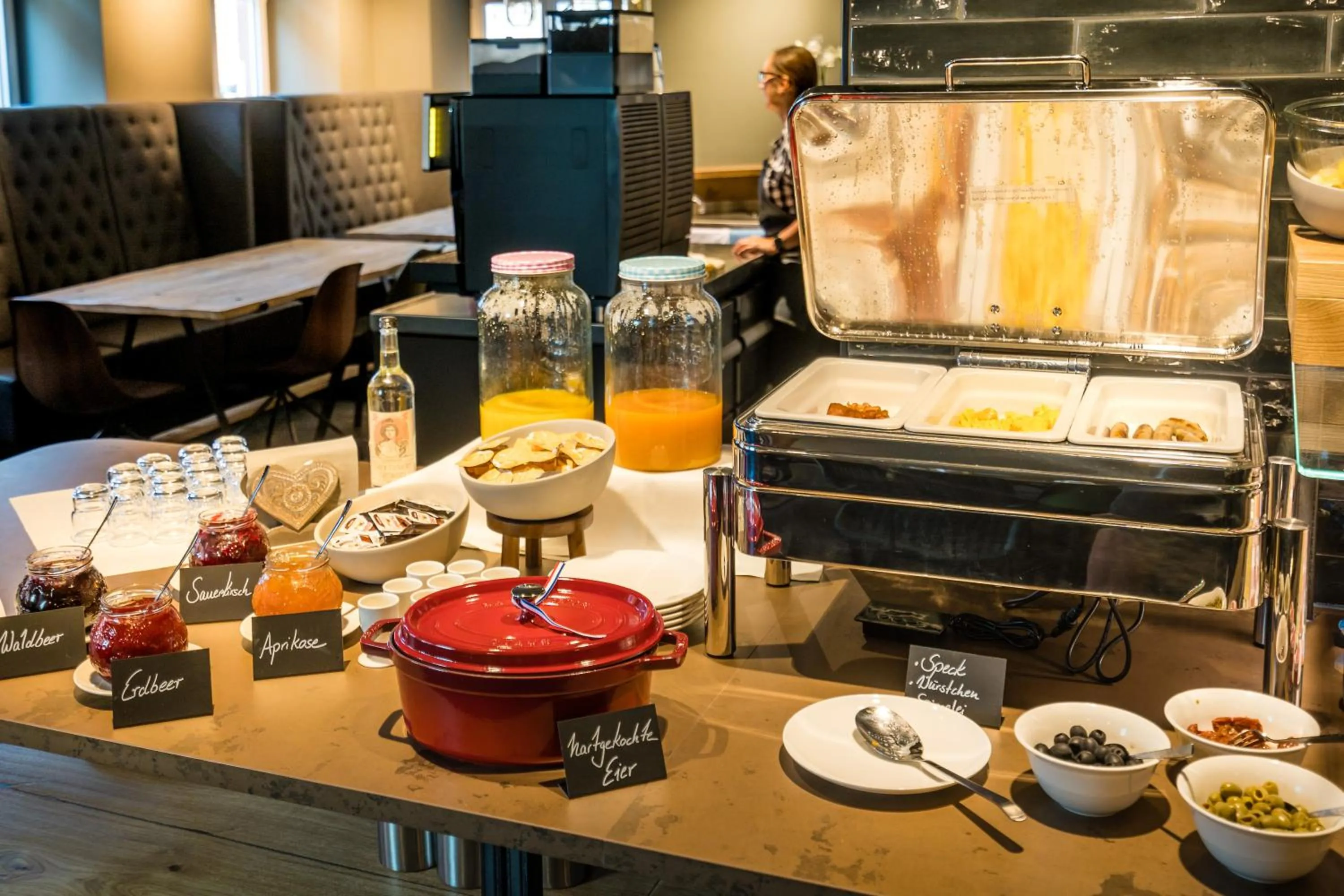 Buffet breakfast in Hotel Goldene Traube - by Neugart
