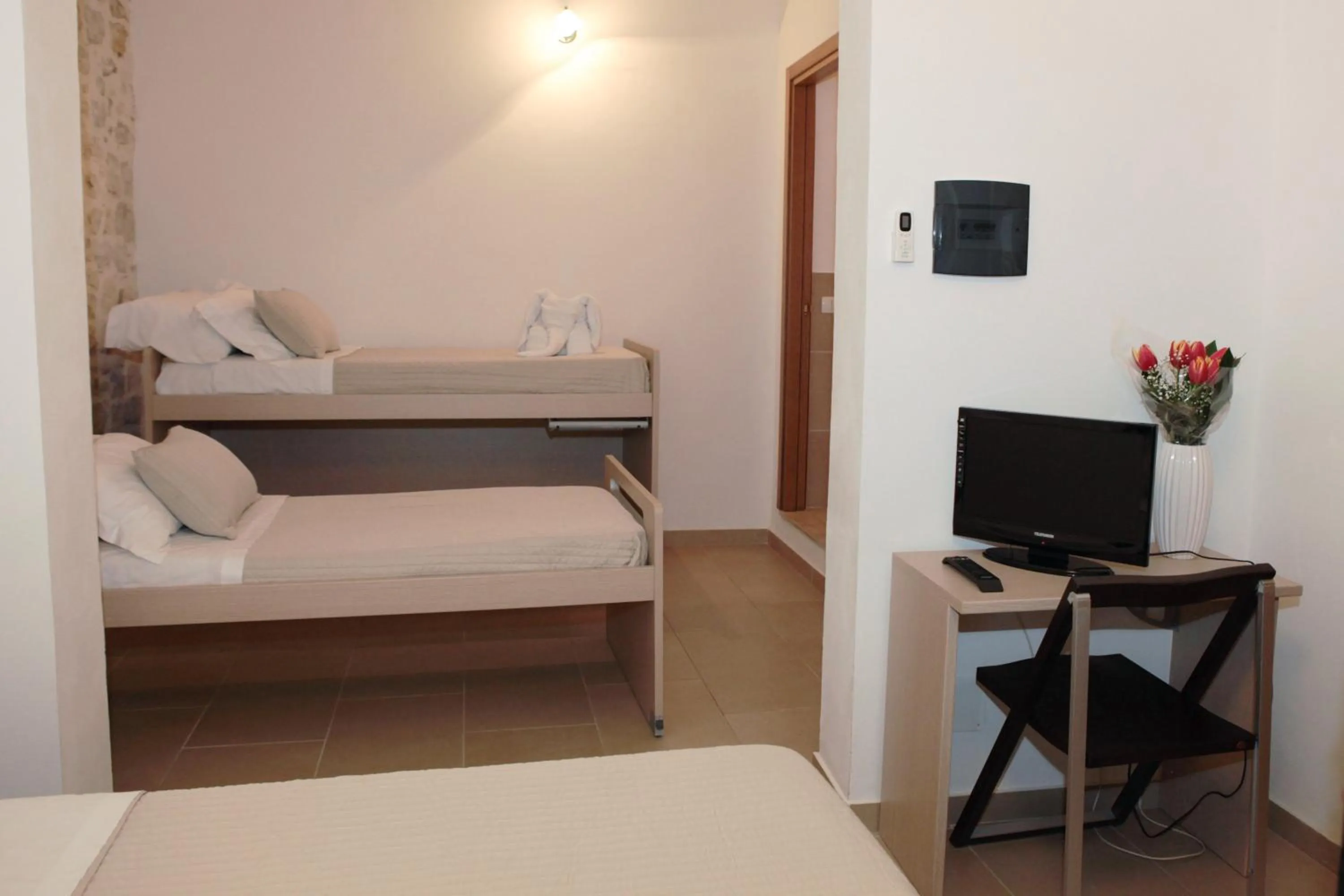 bunk bed, Bed in La Corte Di Ibla