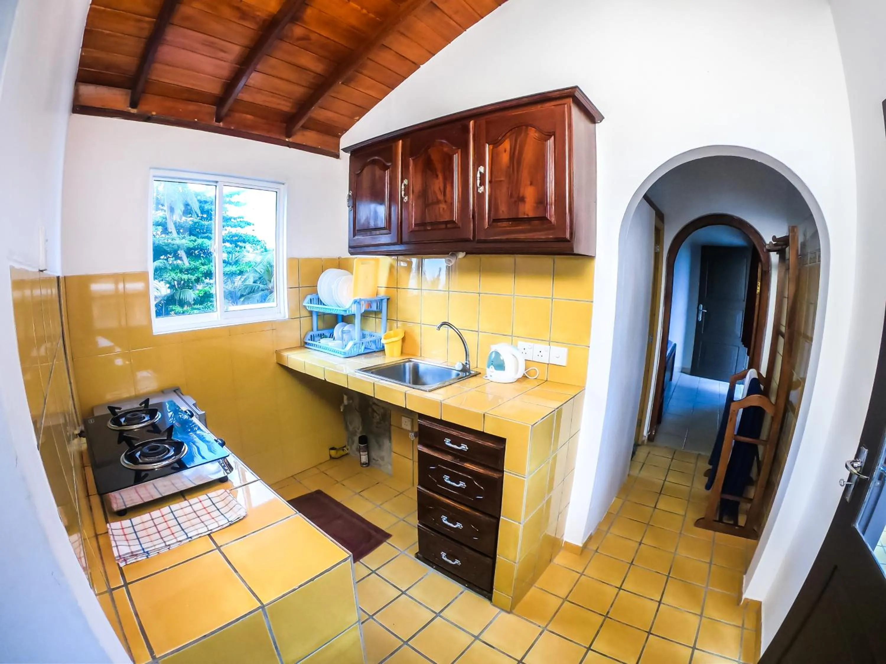 Luxury One-Bedroom Apartment with Sea view Balcony in Hotel Apollo