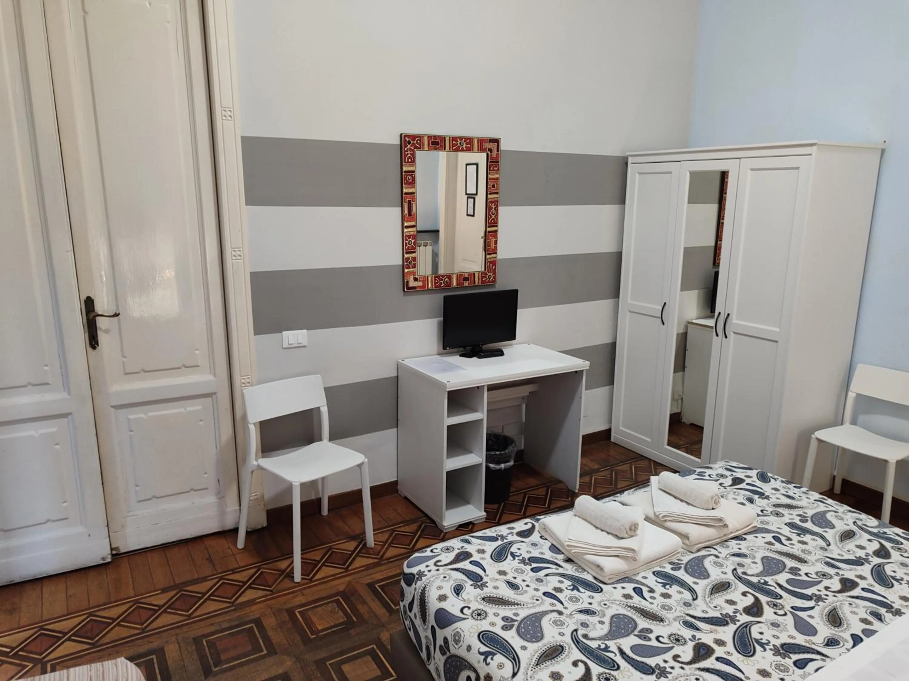 Bedroom, Bed in Albergo Locanda Alambra