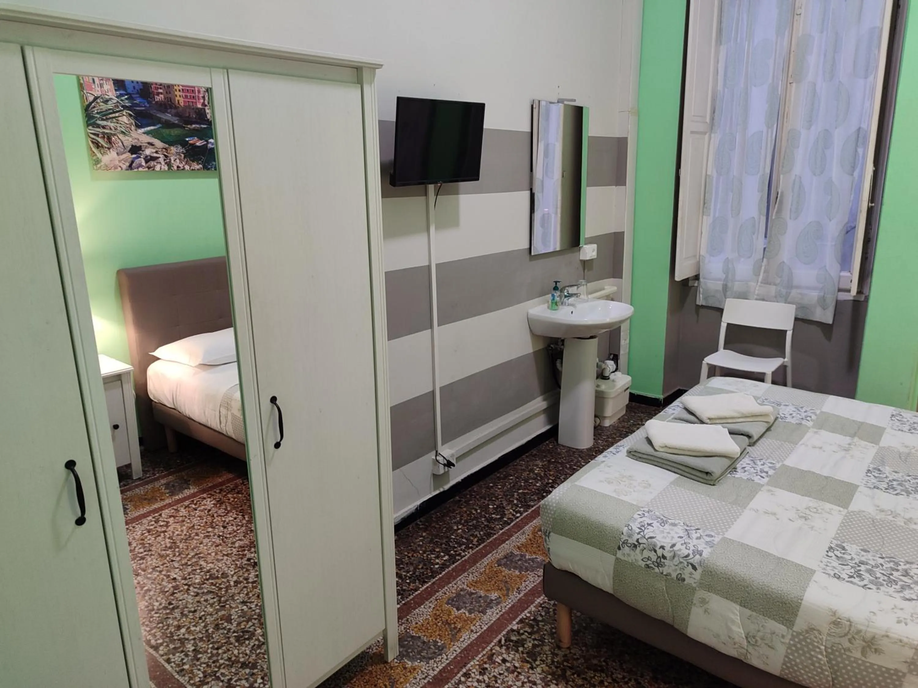 Bedroom, Bed in Albergo Locanda Alambra