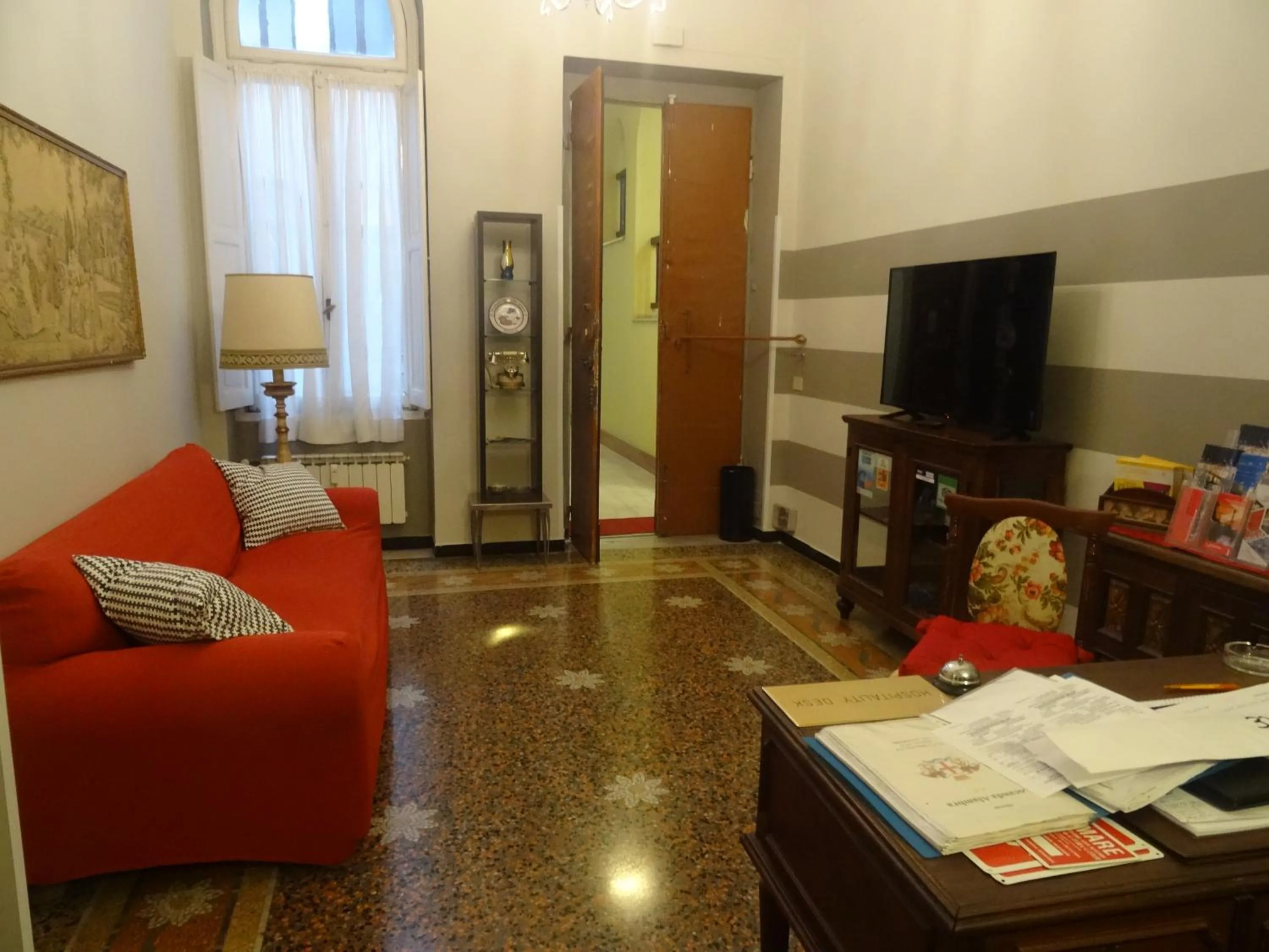 Communal lounge/ TV room in Albergo Locanda Alambra