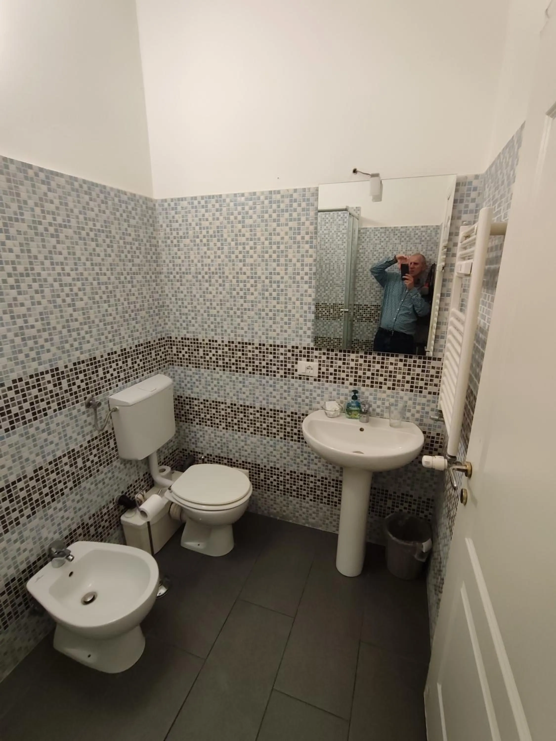 Bathroom in Albergo Locanda Alambra