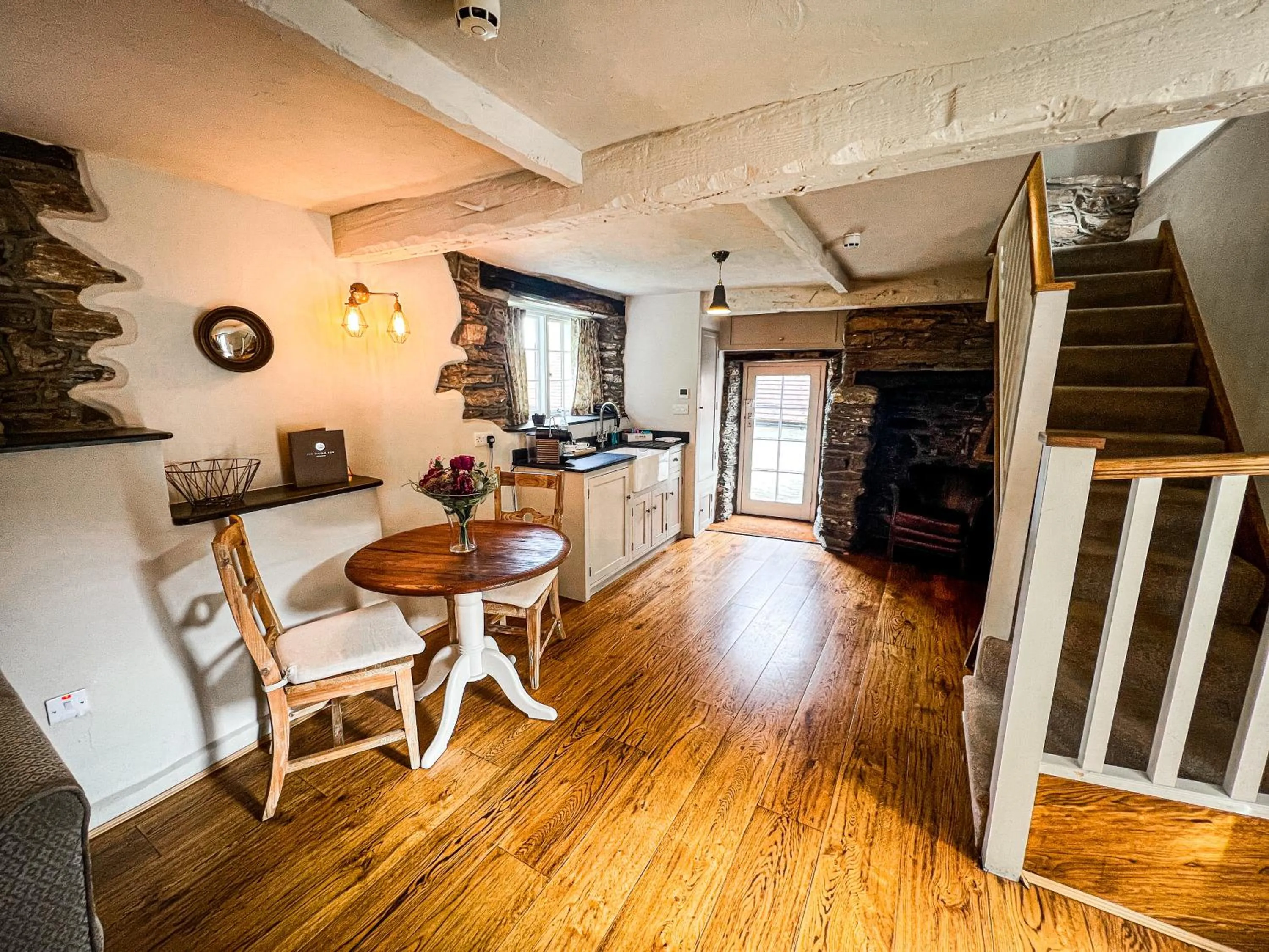 Kitchen or kitchenette in Rising Sun Hotel