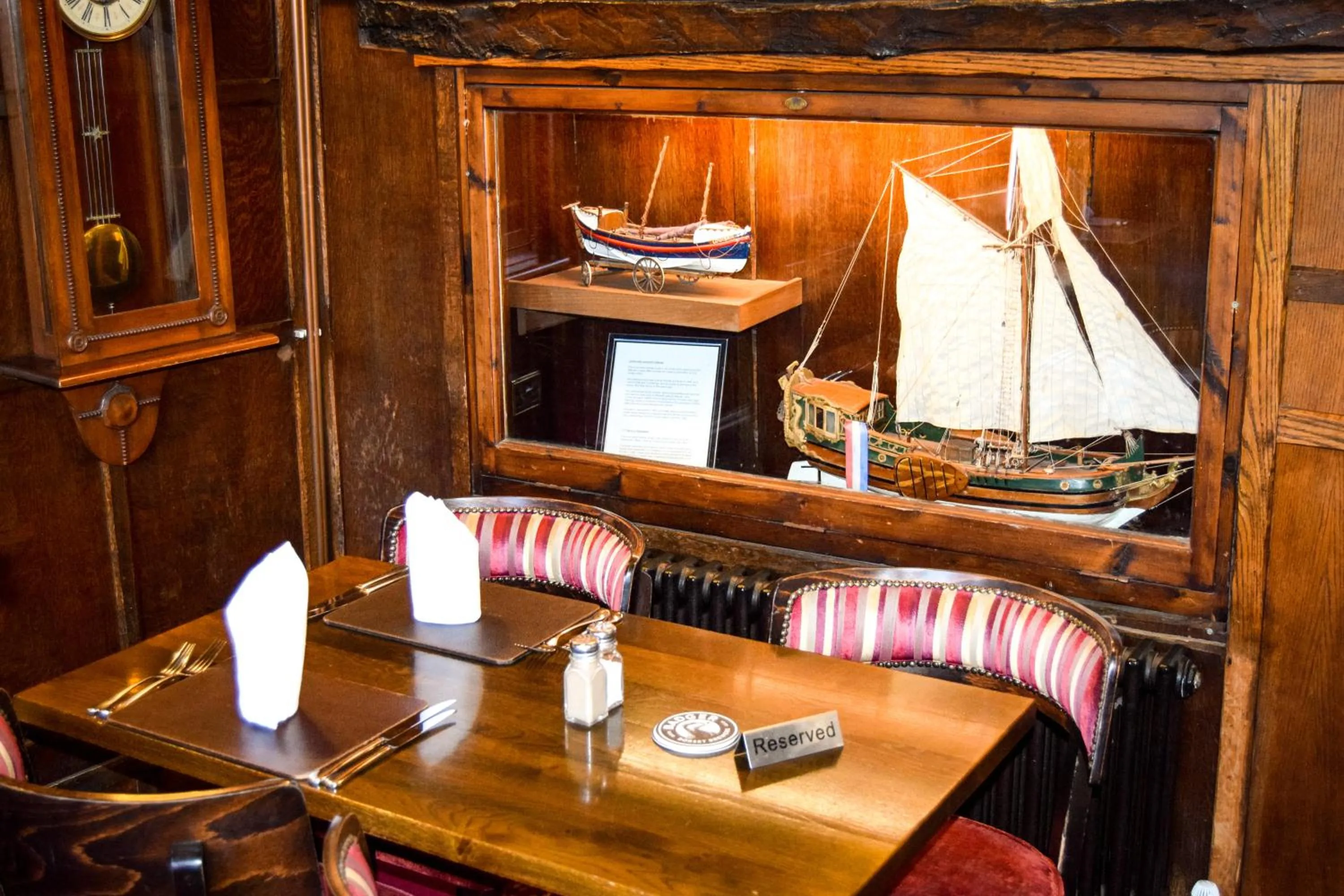 Lounge or bar in Rising Sun Hotel