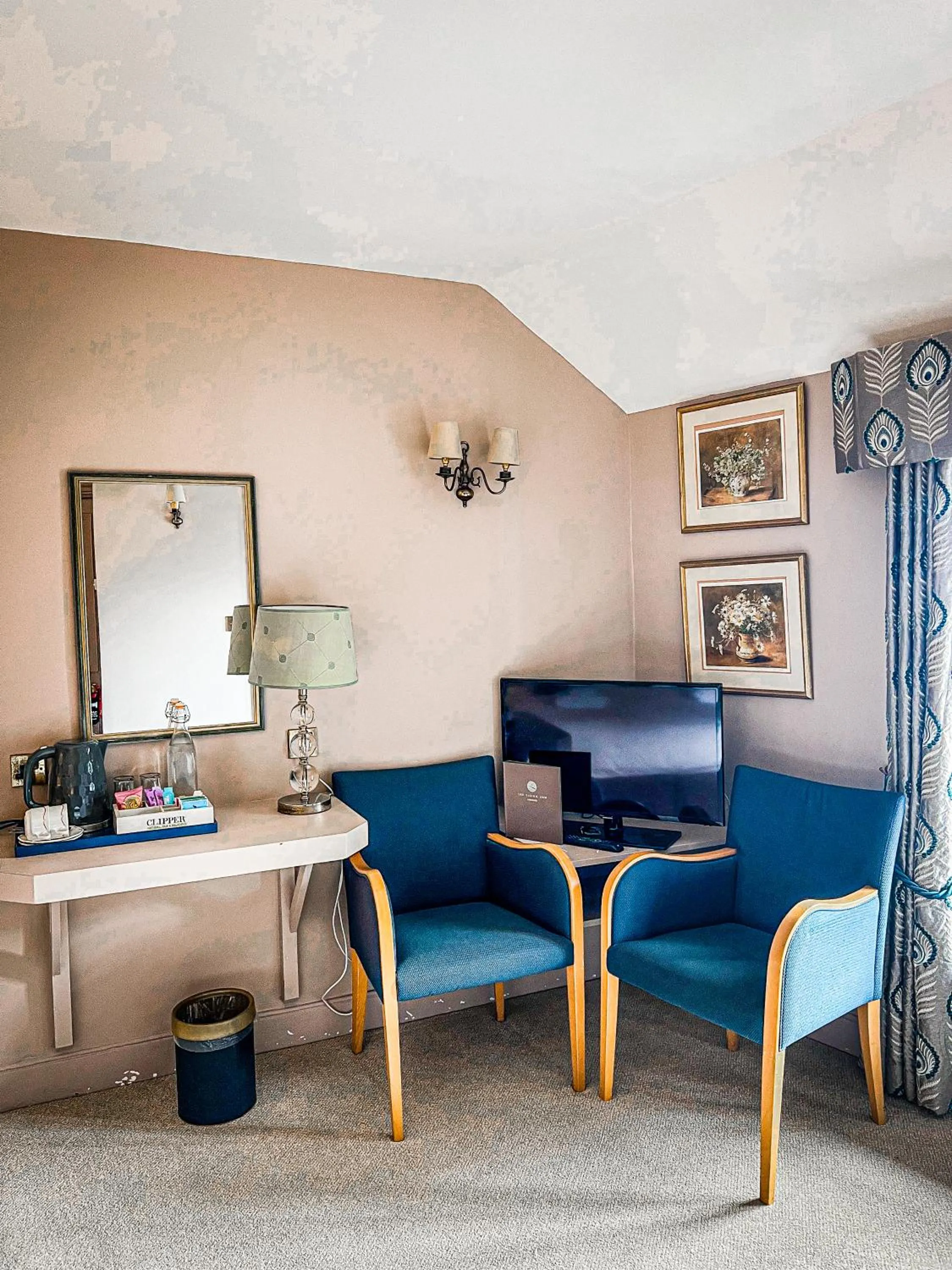 Coffee/tea facilities in Rising Sun Hotel