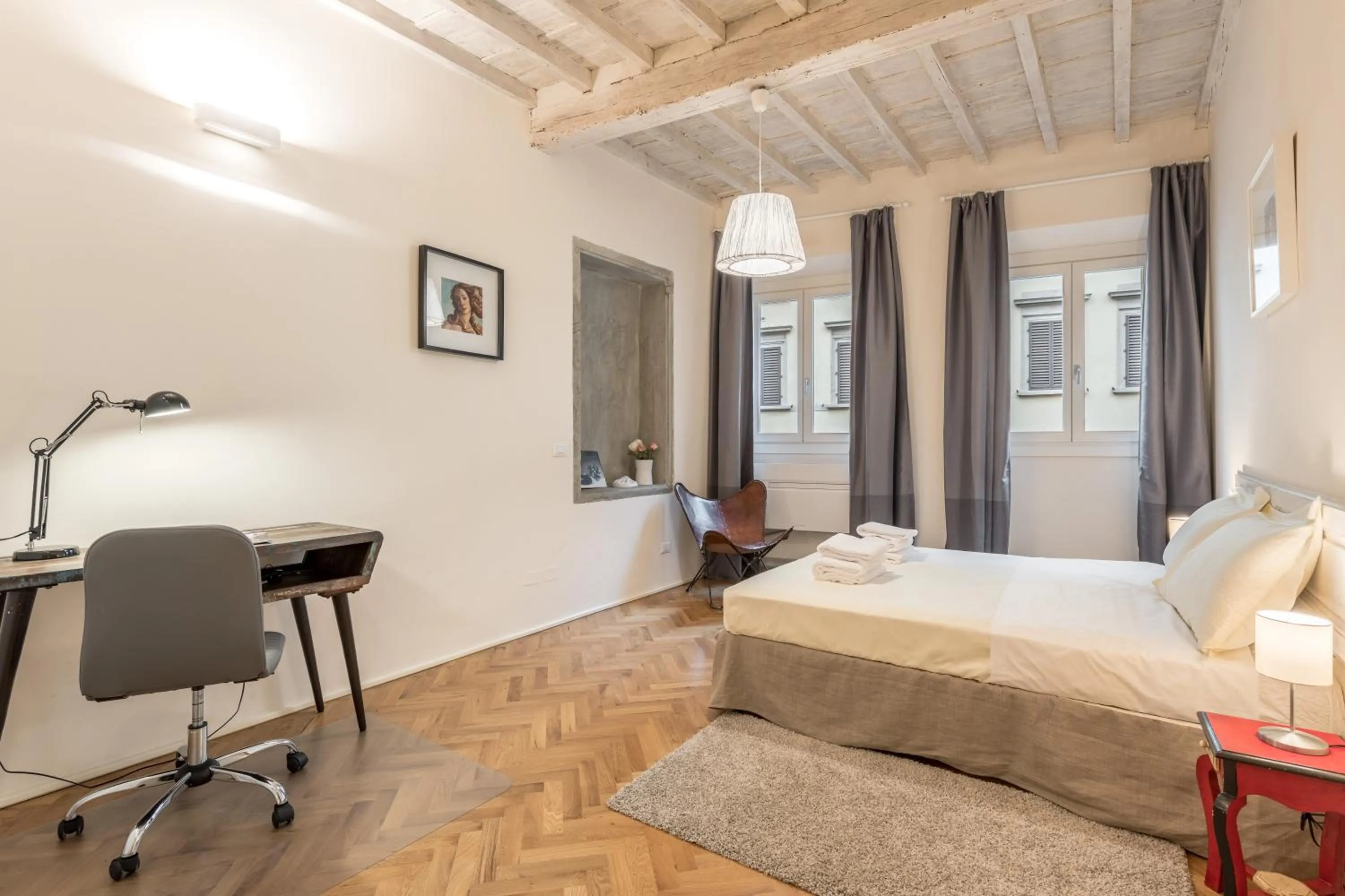 Seating area, Bed in Romantic Novella by Mmega