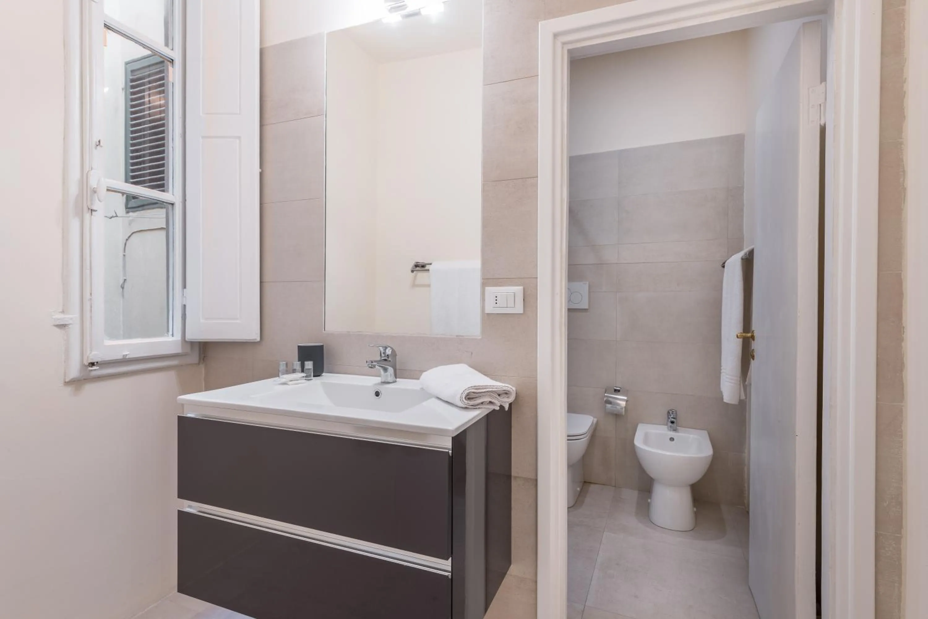 Bathroom in Romantic Novella by Mmega