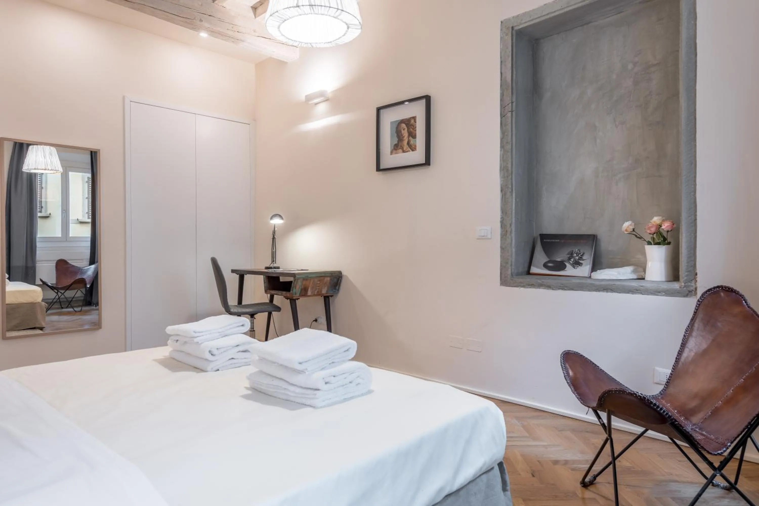 Seating area, Bed in Romantic Novella by Mmega
