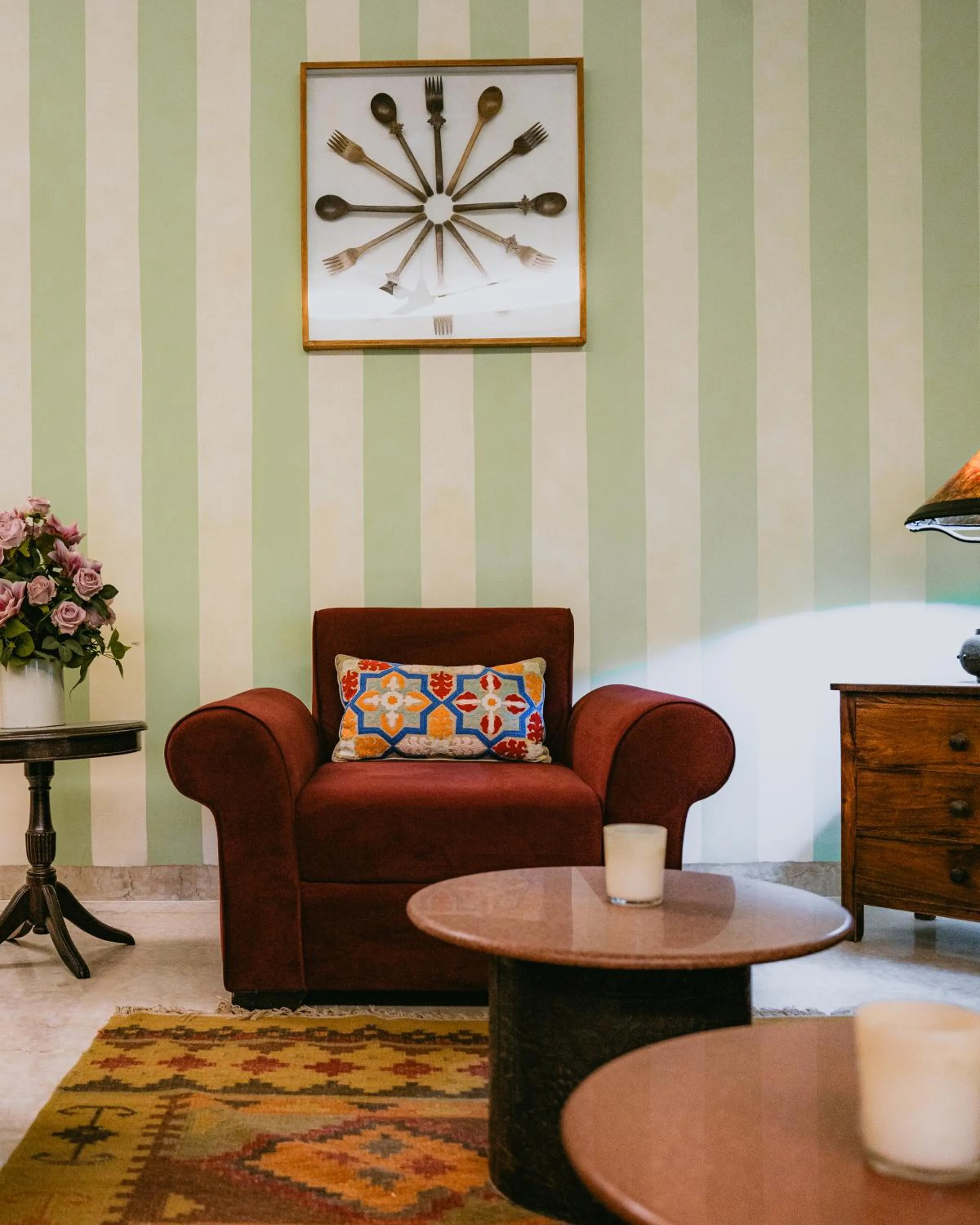 Seating area in Colonel’s Retreat