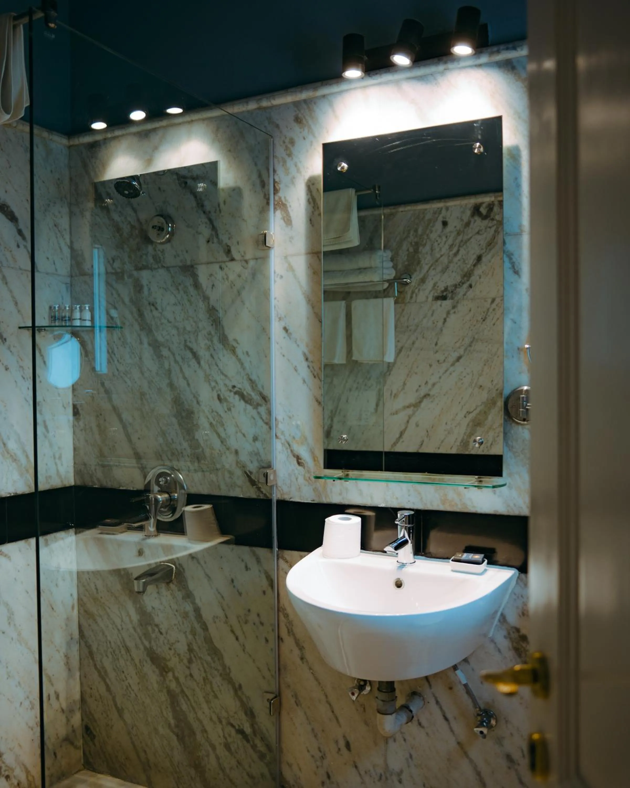 Bathroom in Colonel’s Retreat