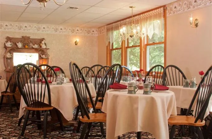 Dining area in Inn at Ellis River