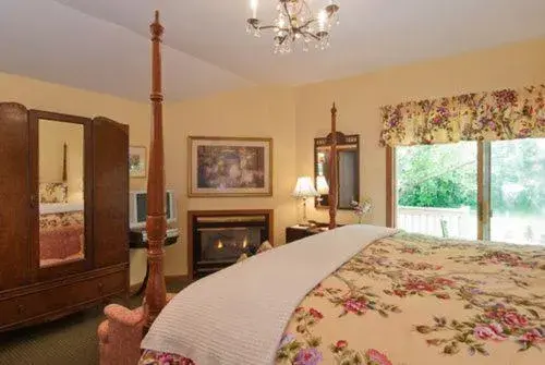 King Room with Spa Bath in Inn at Ellis River King Room with Spa Bath in Inn at Ellis River