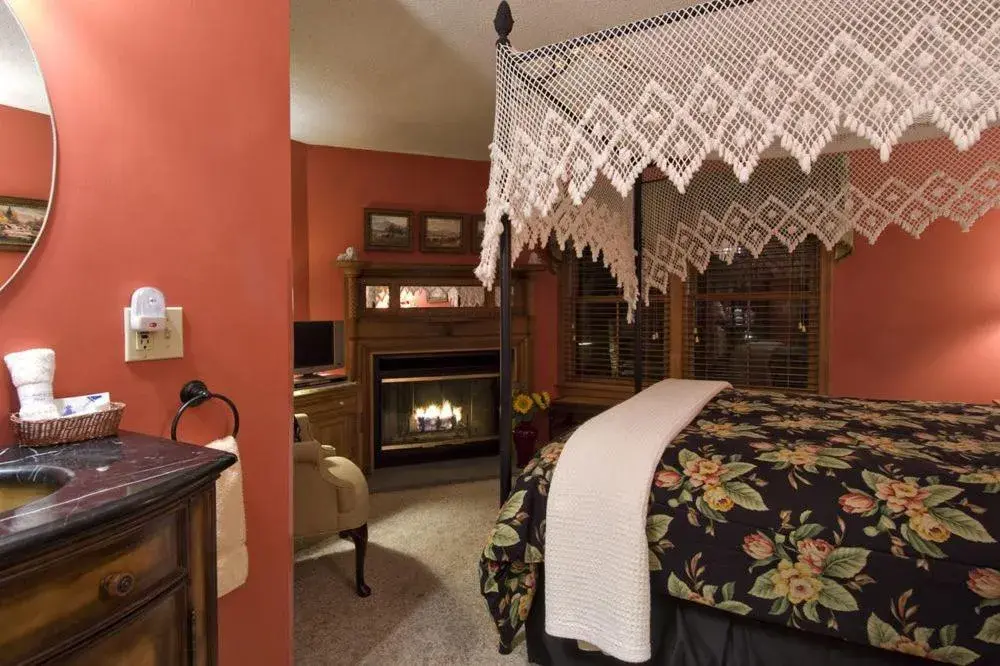 Queen Room in Inn at Ellis River Queen Room in Inn at Ellis River