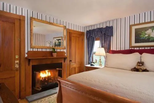 Bed in Inn at Ellis River