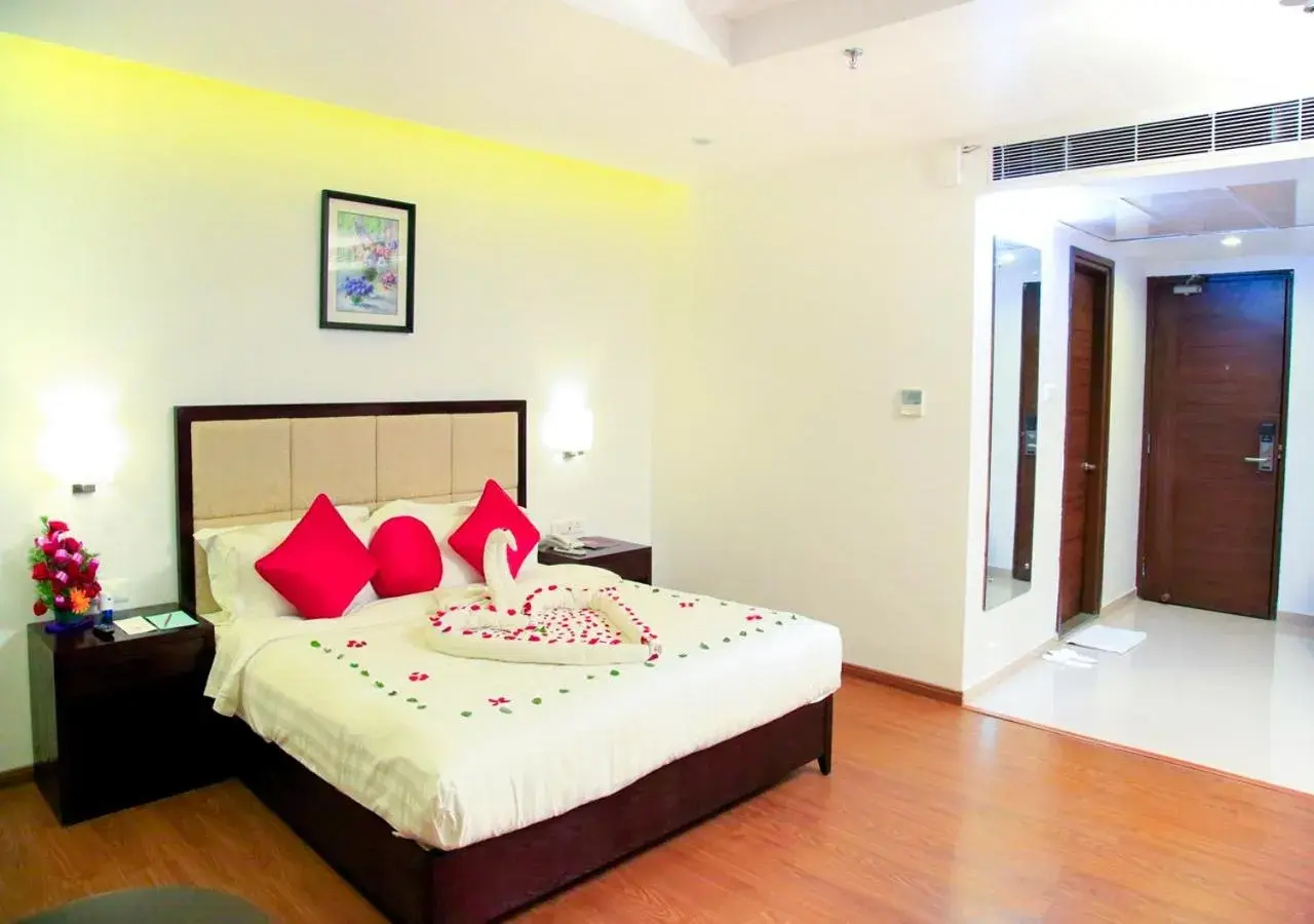 Bedroom, Bed in Triguna Clarks Inn Kurnool Bedroom, Bed in Triguna Clarks Inn Kurnool