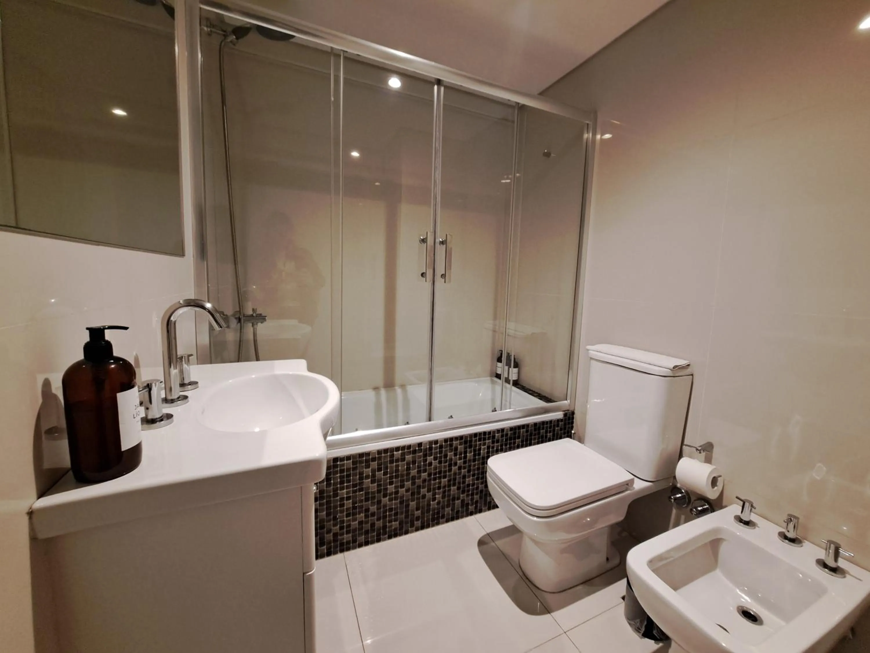 Shower in GrandView Hotel Buenos Aires