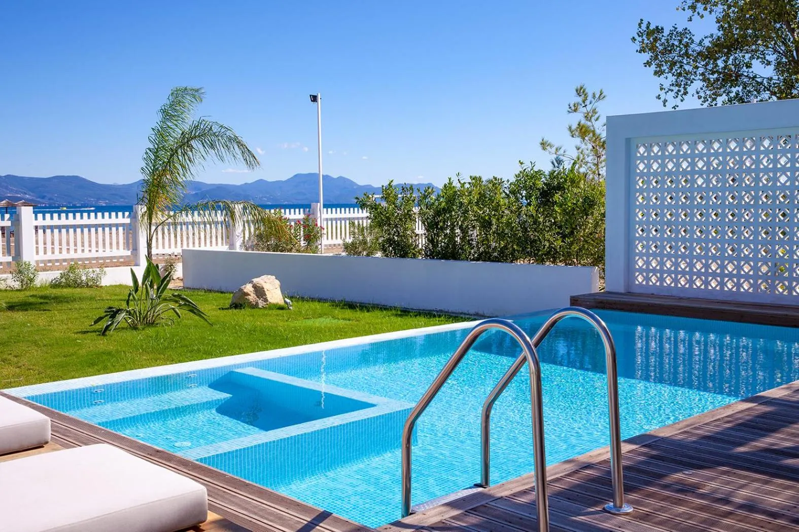 Garden in Sun 'n Chill, Boutique Apartments & Beach Villa