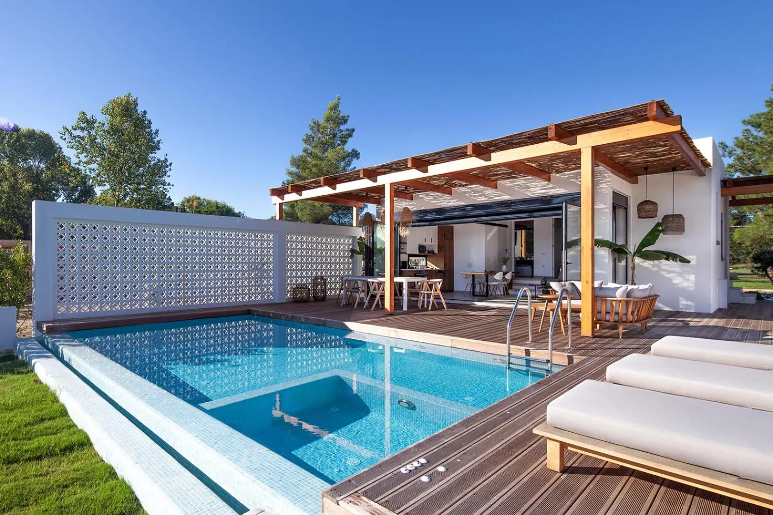 Property building in Sun 'n Chill, Boutique Apartments & Beach Villa