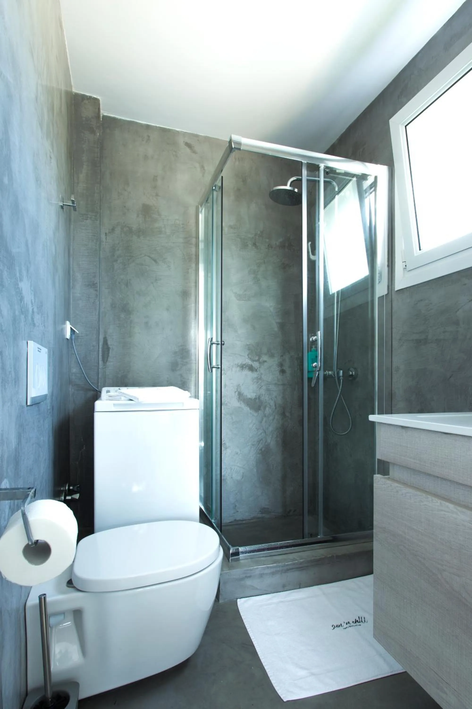 Bathroom in Sun 'n Chill, Boutique Apartments & Beach Villa