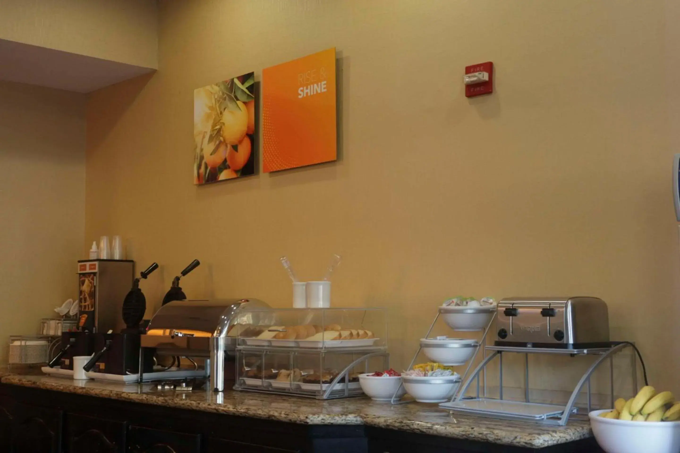 Breakfast in Comfort Inn & Suites Burnet Breakfast in Comfort Inn & Suites Burnet