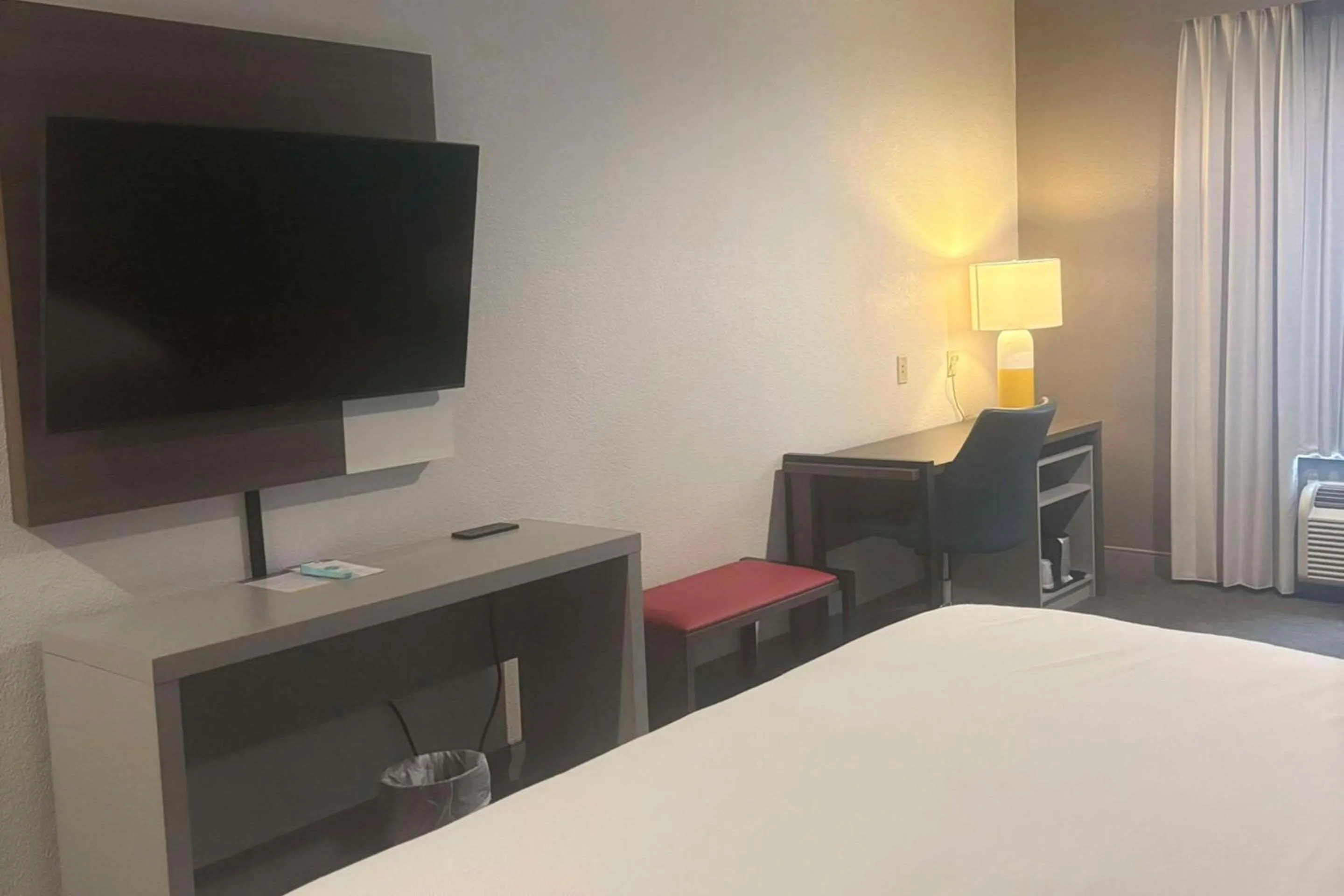 Bedroom, Bed in Comfort Inn & Suites Burnet