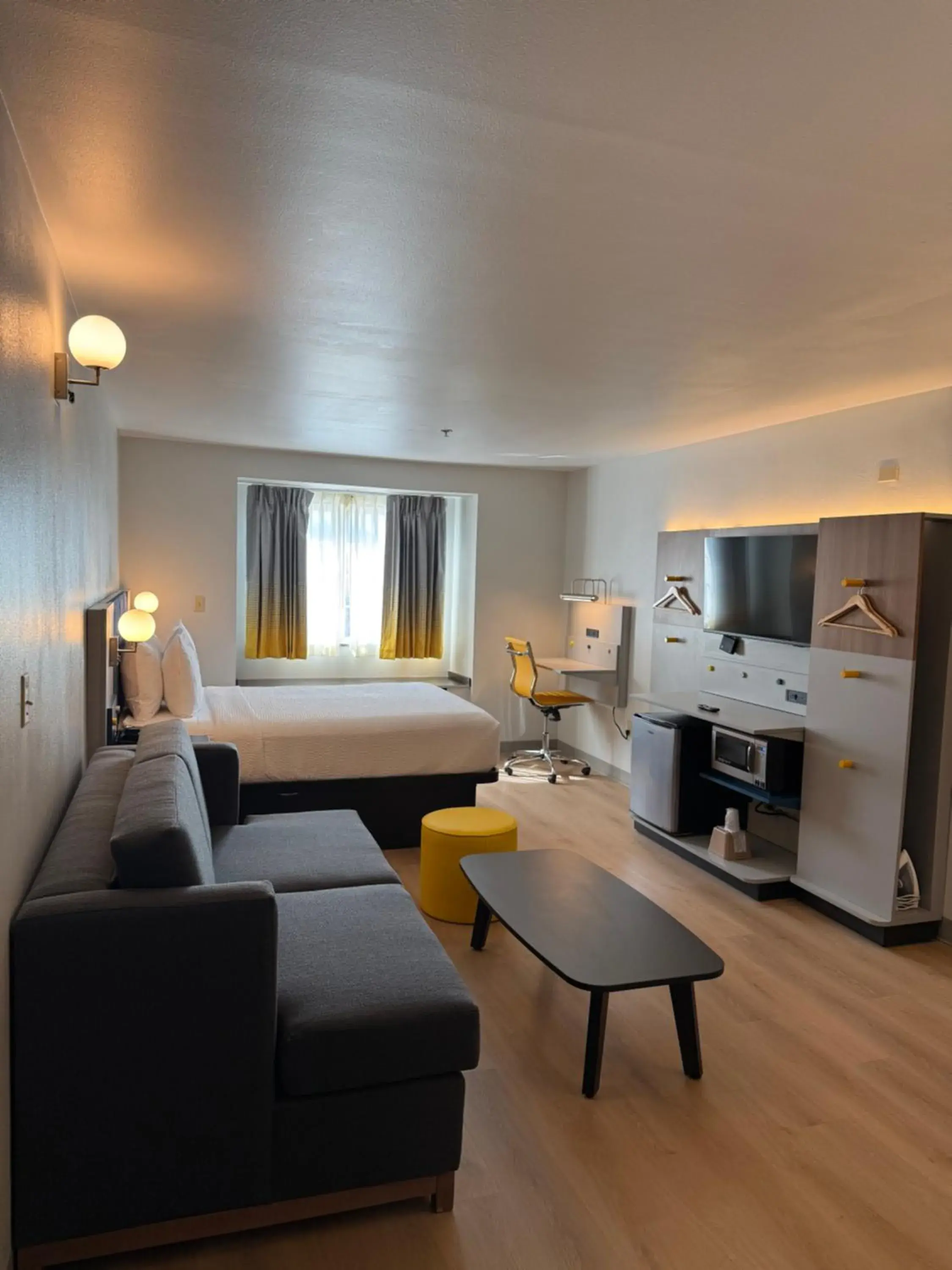 TV and multimedia, Bed in Microtel Inn and Suites Baton Rouge Airport TV and multimedia, Bed in Microtel Inn and Suites Baton Rouge Airport