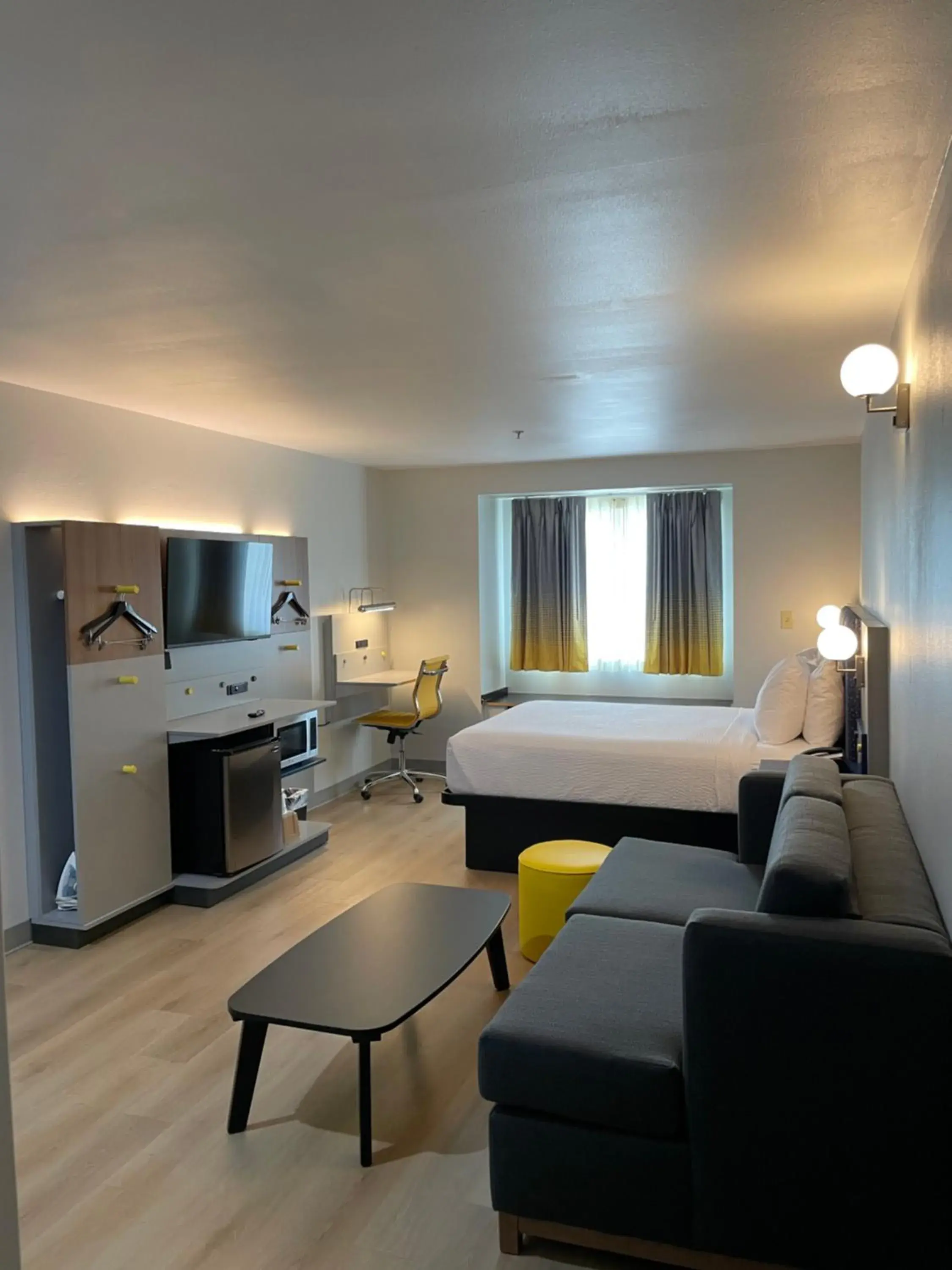 TV and multimedia, Bed in Microtel Inn and Suites Baton Rouge Airport TV and multimedia, Bed in Microtel Inn and Suites Baton Rouge Airport