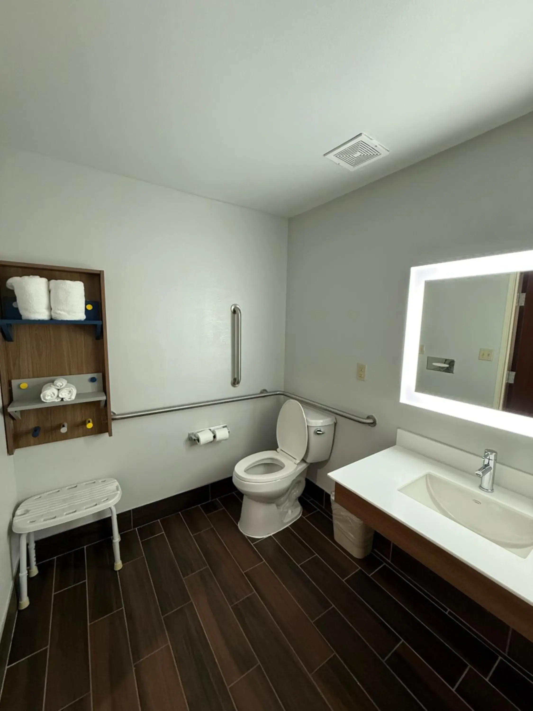 Queen Suite - Disability Access/Non-Smoking in Microtel Inn and Suites Baton Rouge Airport Queen Suite - Disability Access/Non-Smoking in Microtel Inn and Suites Baton Rouge Airport