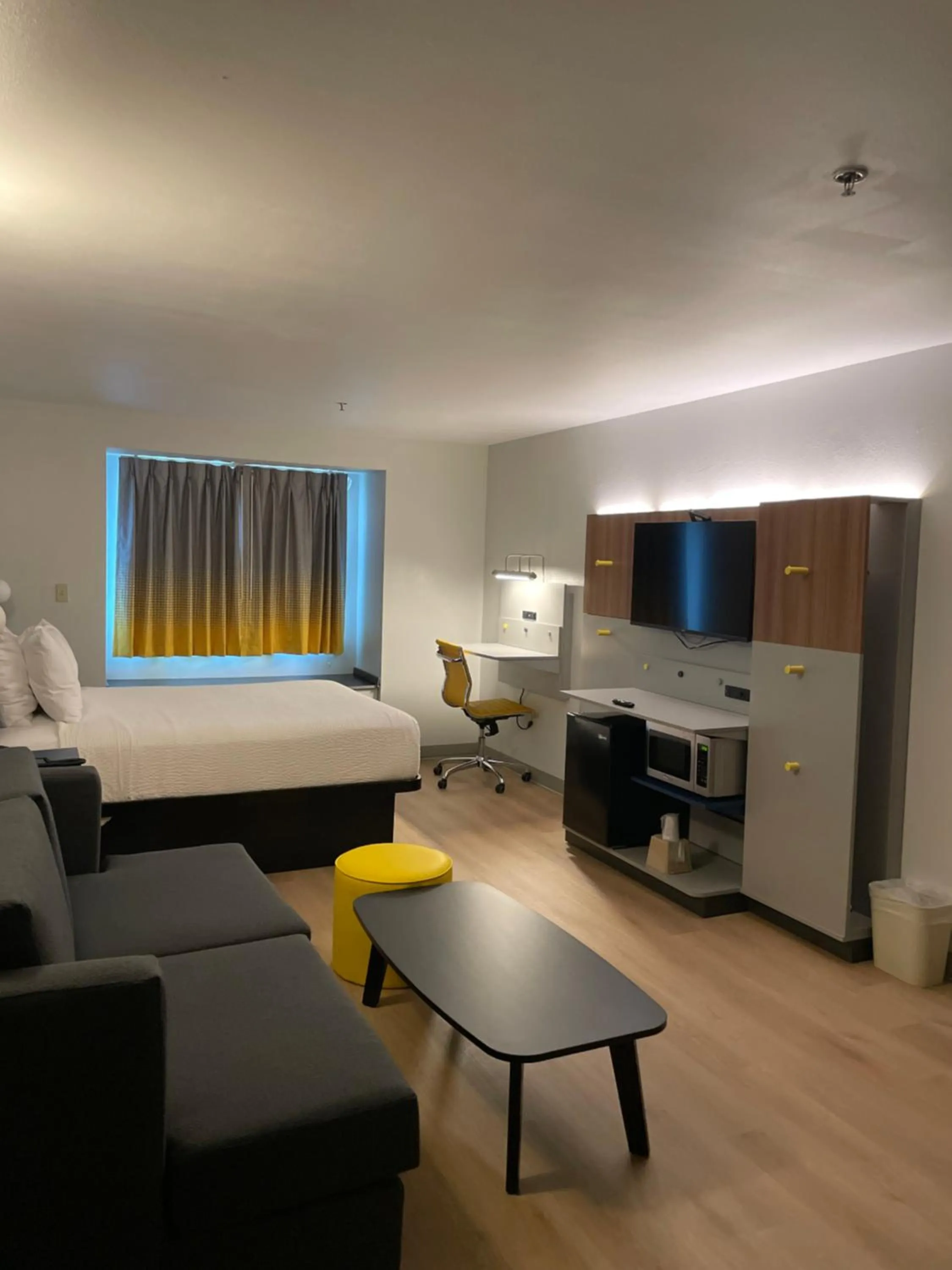 Bed in Microtel Inn and Suites Baton Rouge Airport