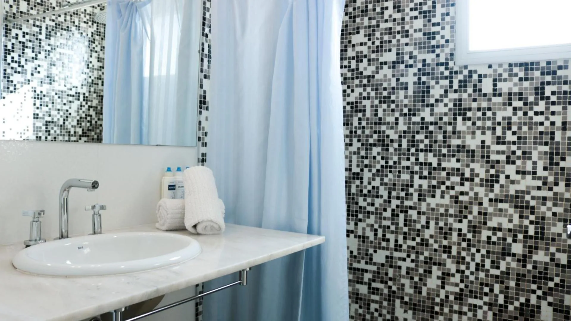 Bathroom in Days Inn & Suites by Wyndham La Plata