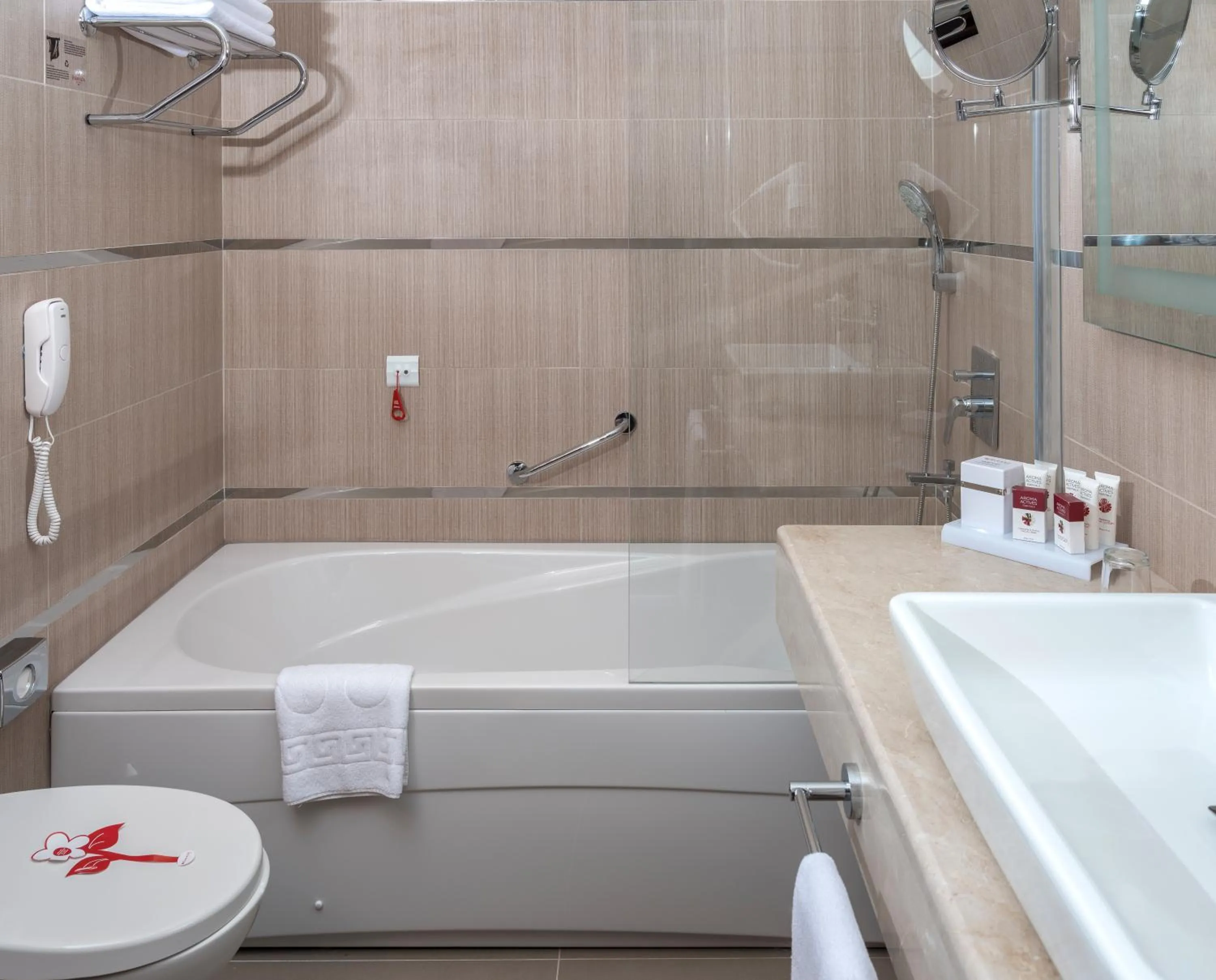 Shower in Ramada Plaza by Wyndham Rize