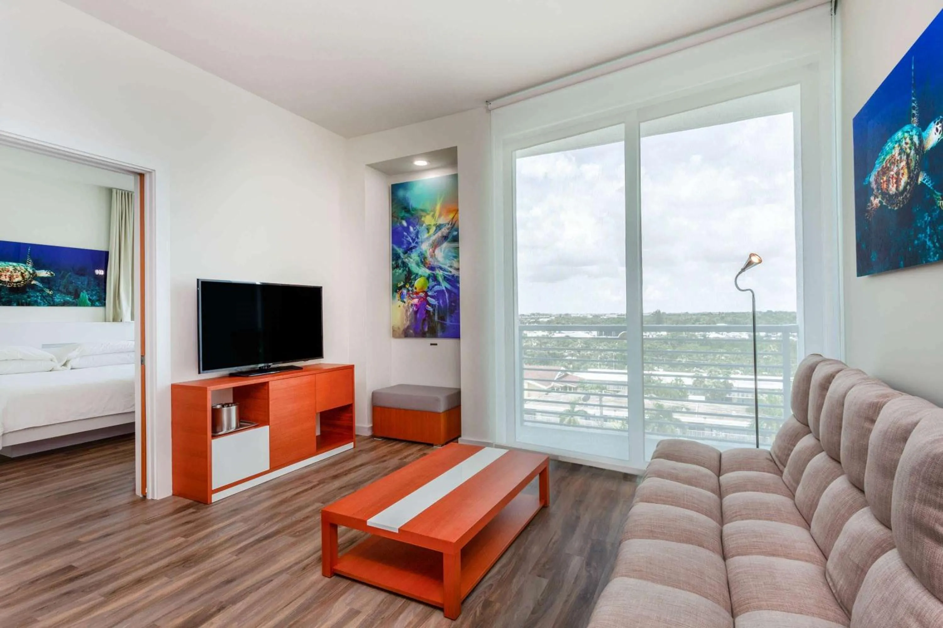 Living room in Maritime Hotel Fort Lauderdale Airport & Cruiseport