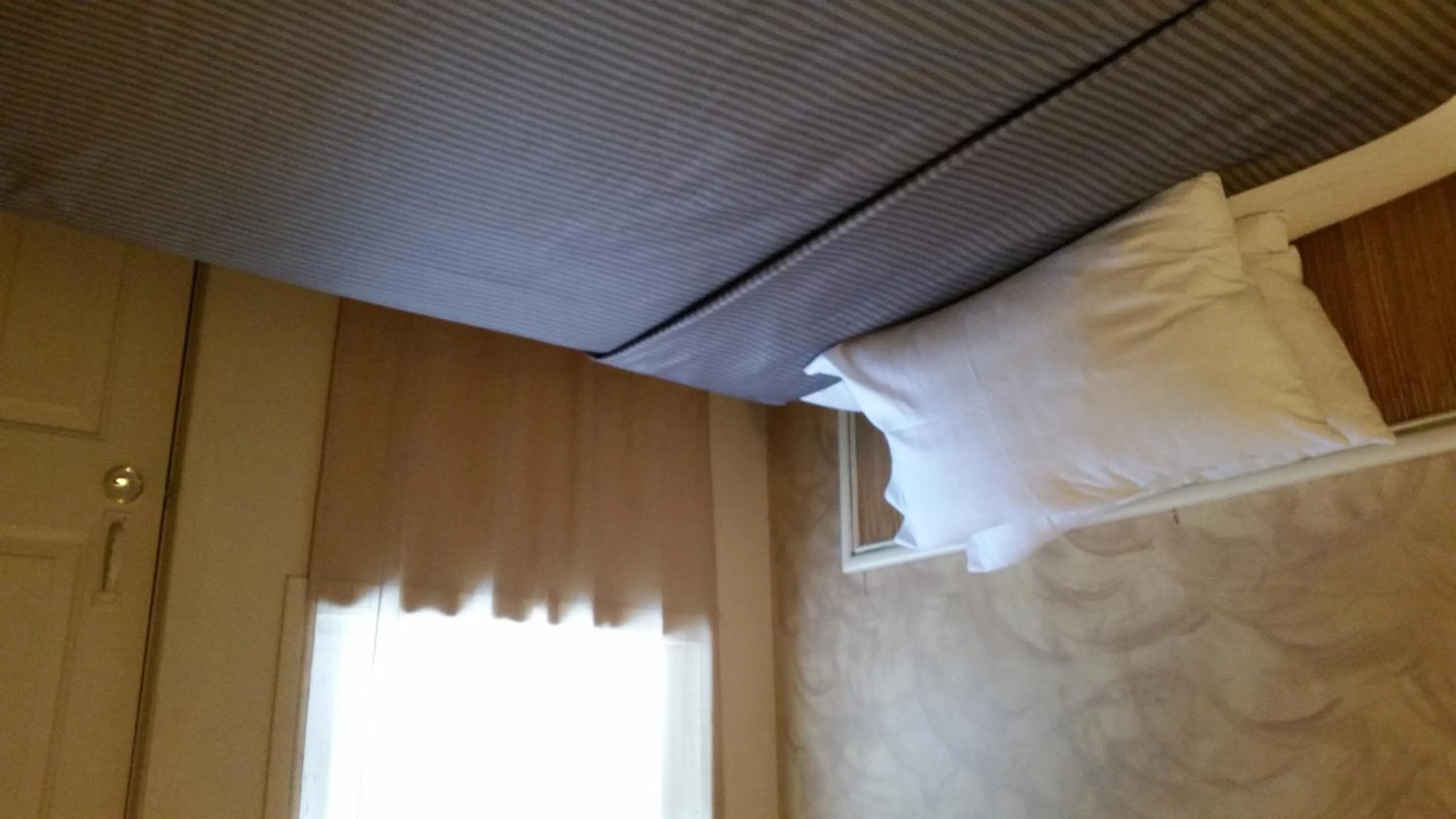 Bed in A Voyageur's Guest House