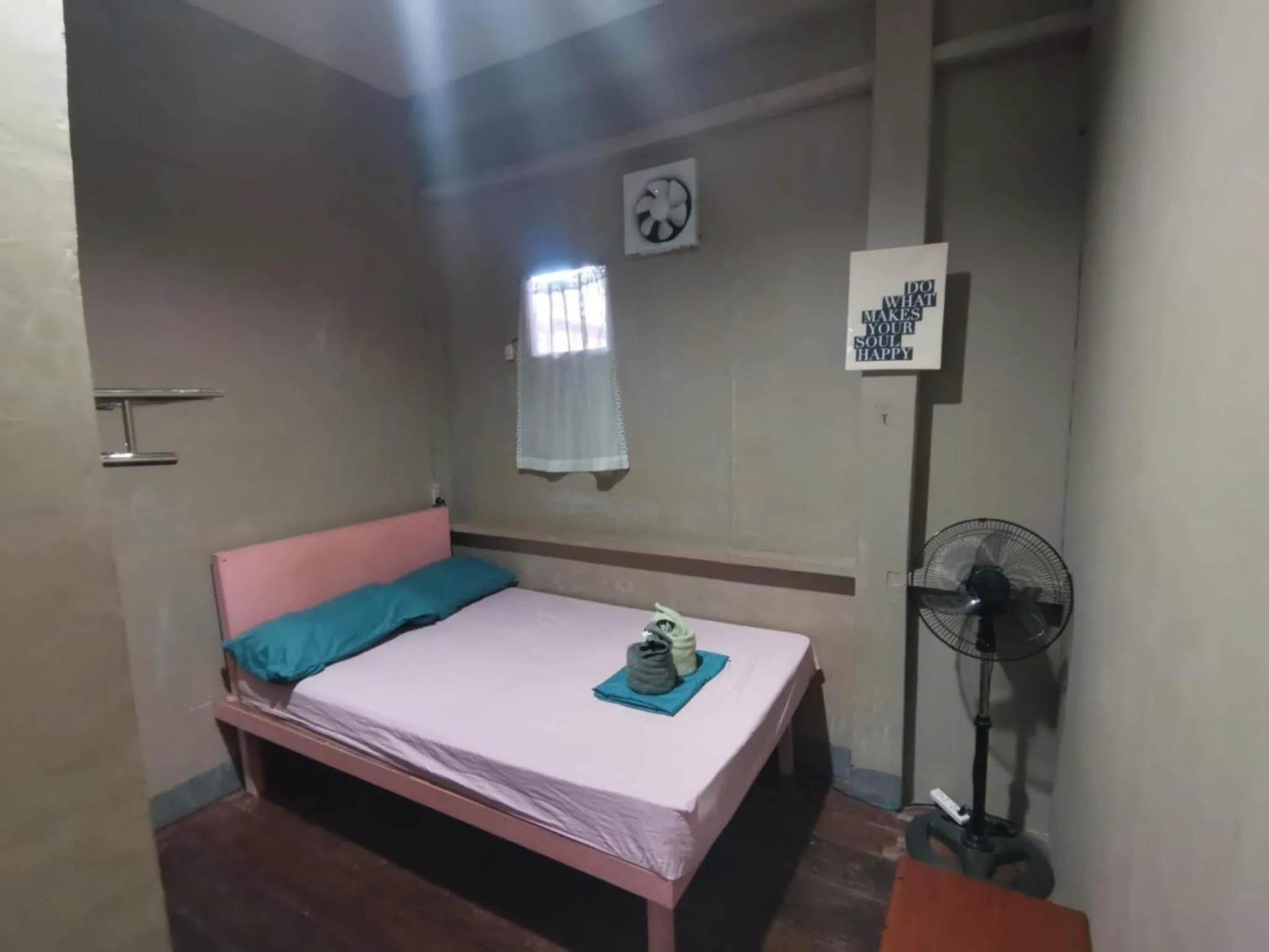 Bed in Ken's Inn